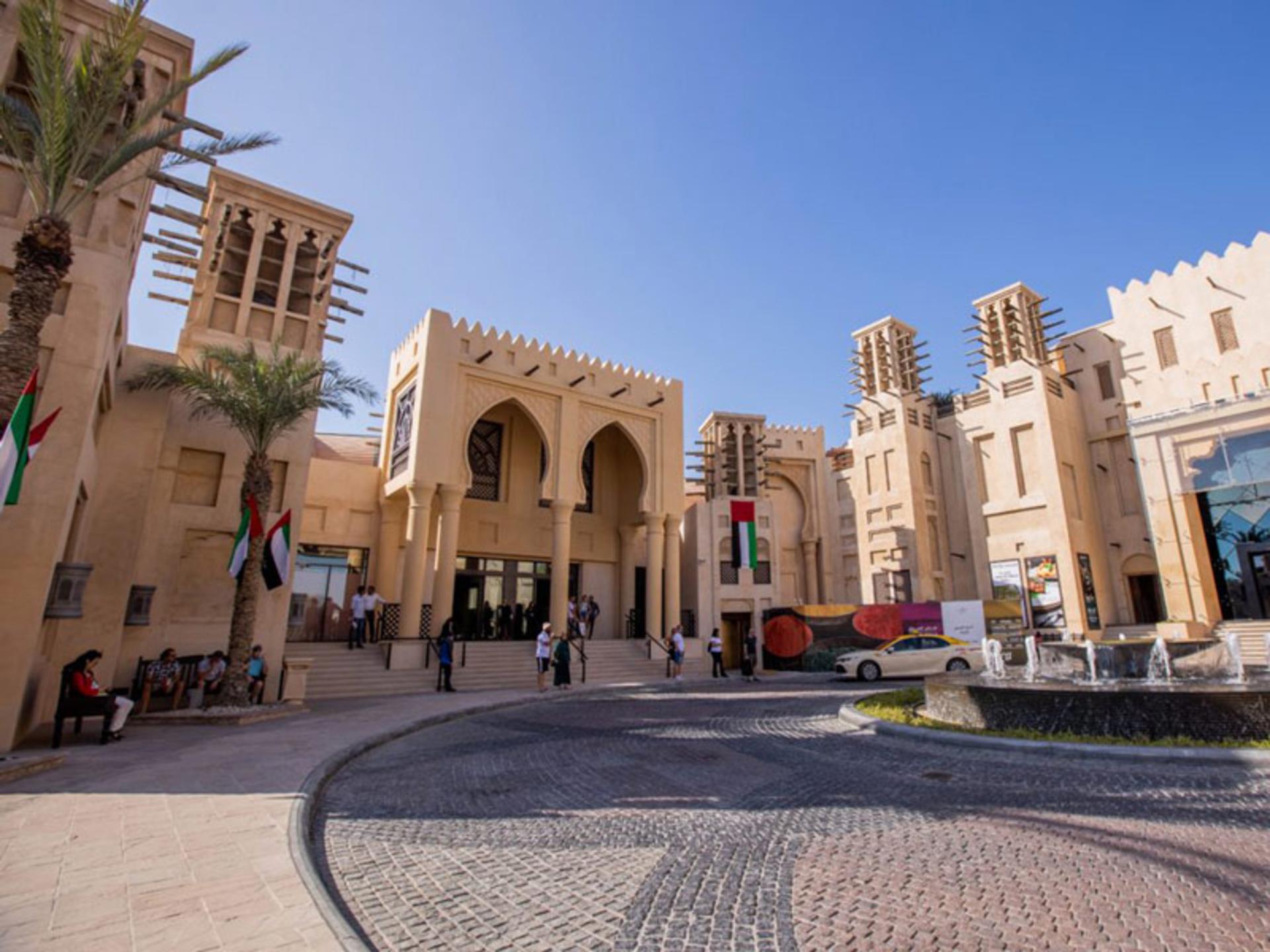 ورودی بازار مدینه جمیرا؛ منبع عکس: Time Out Dubai، عکاس: نامشخص