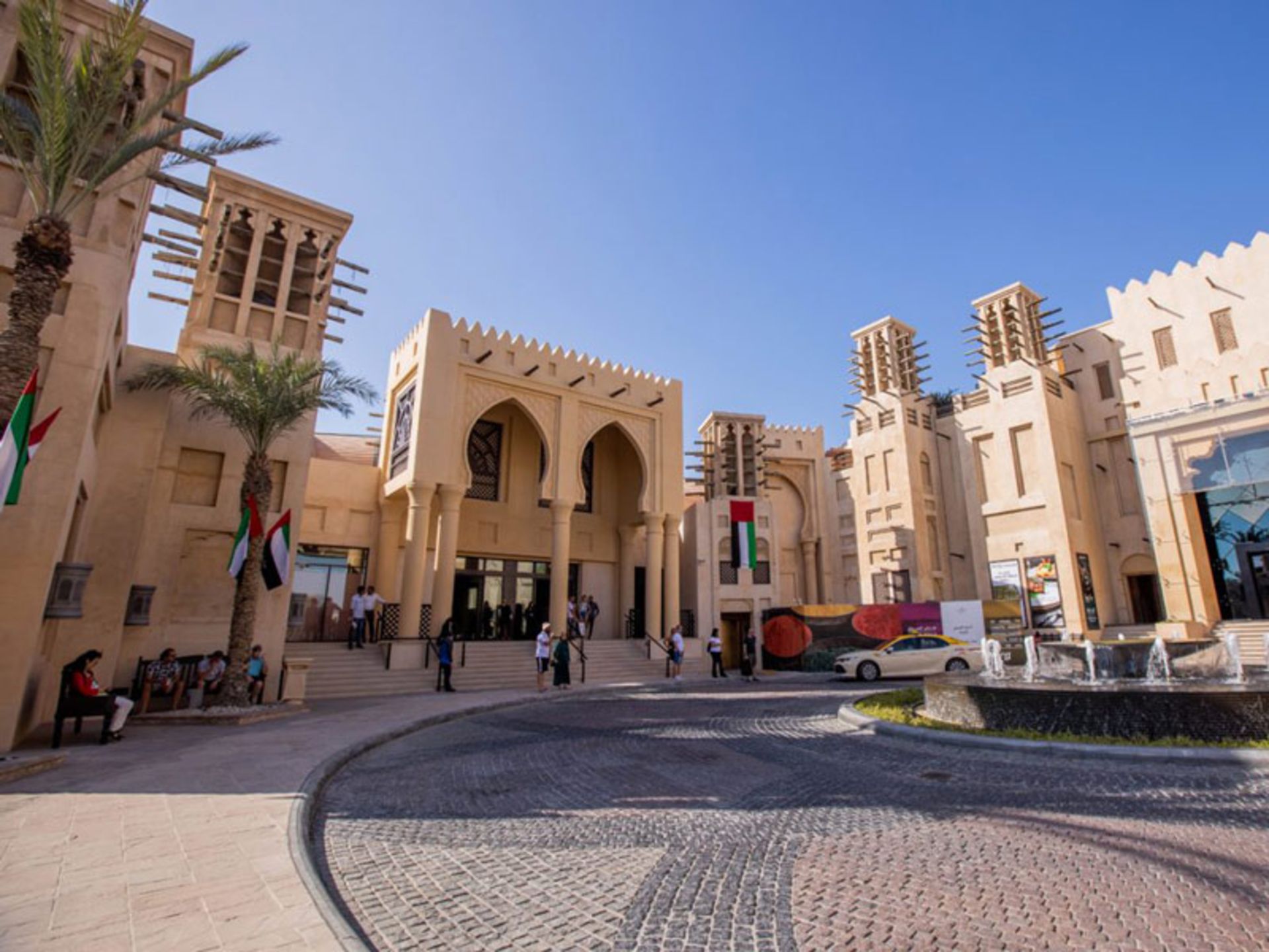 ورودی بازار مدینه جمیرا؛ منبع عکس: Time Out Dubai، عکاس: نامشخص