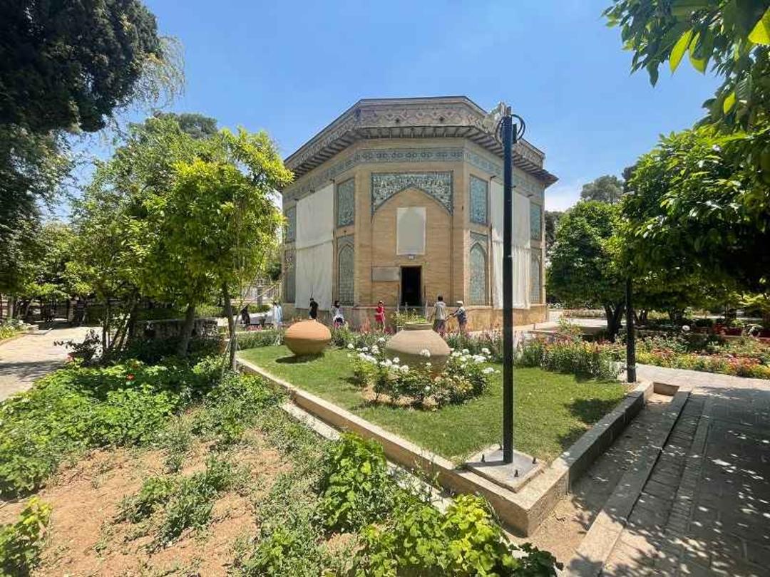 حیاط باغ موزه پارس
