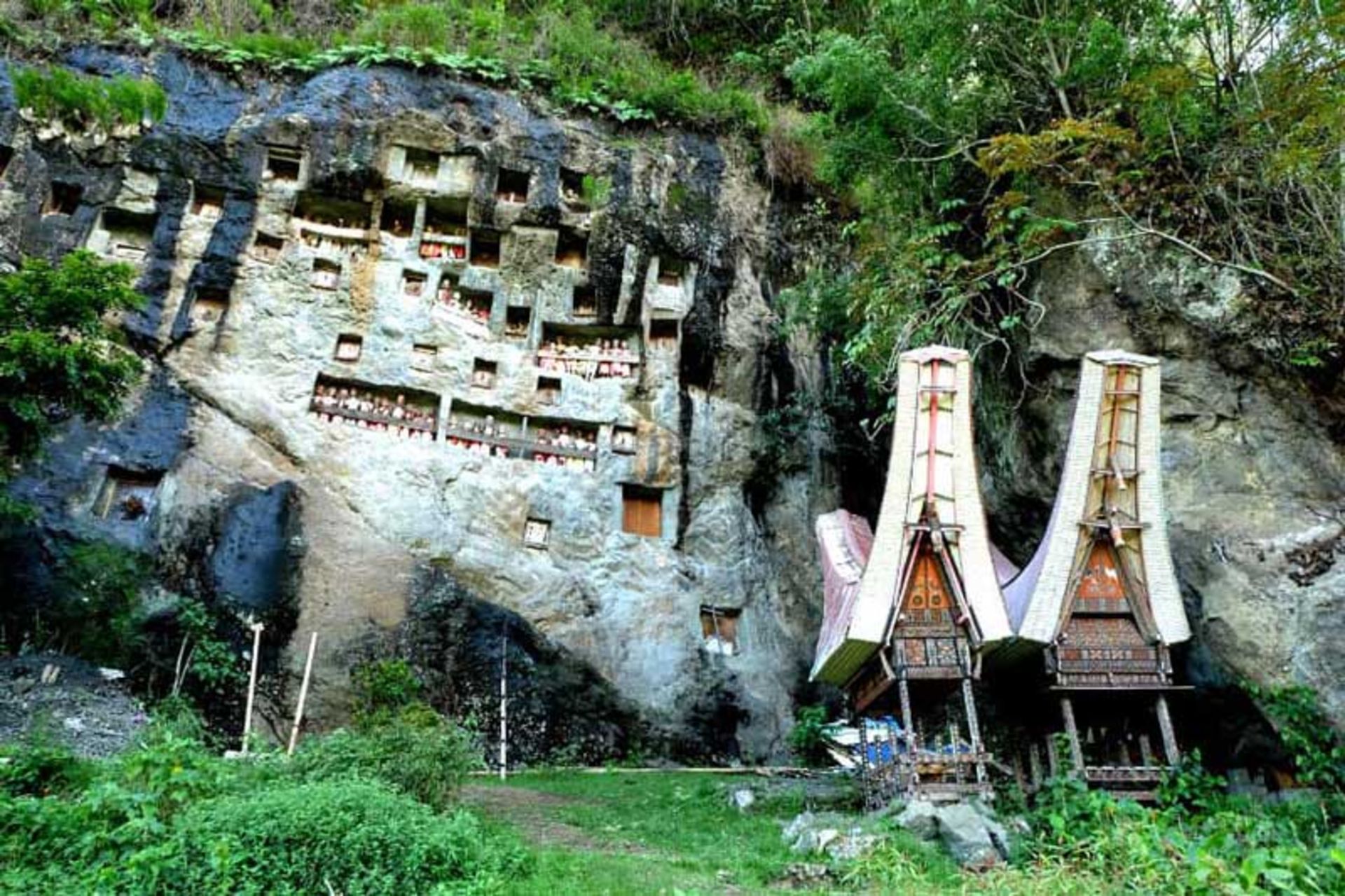 روستای عجیب تانا تراجا (Tana Toraja) در اندونزی