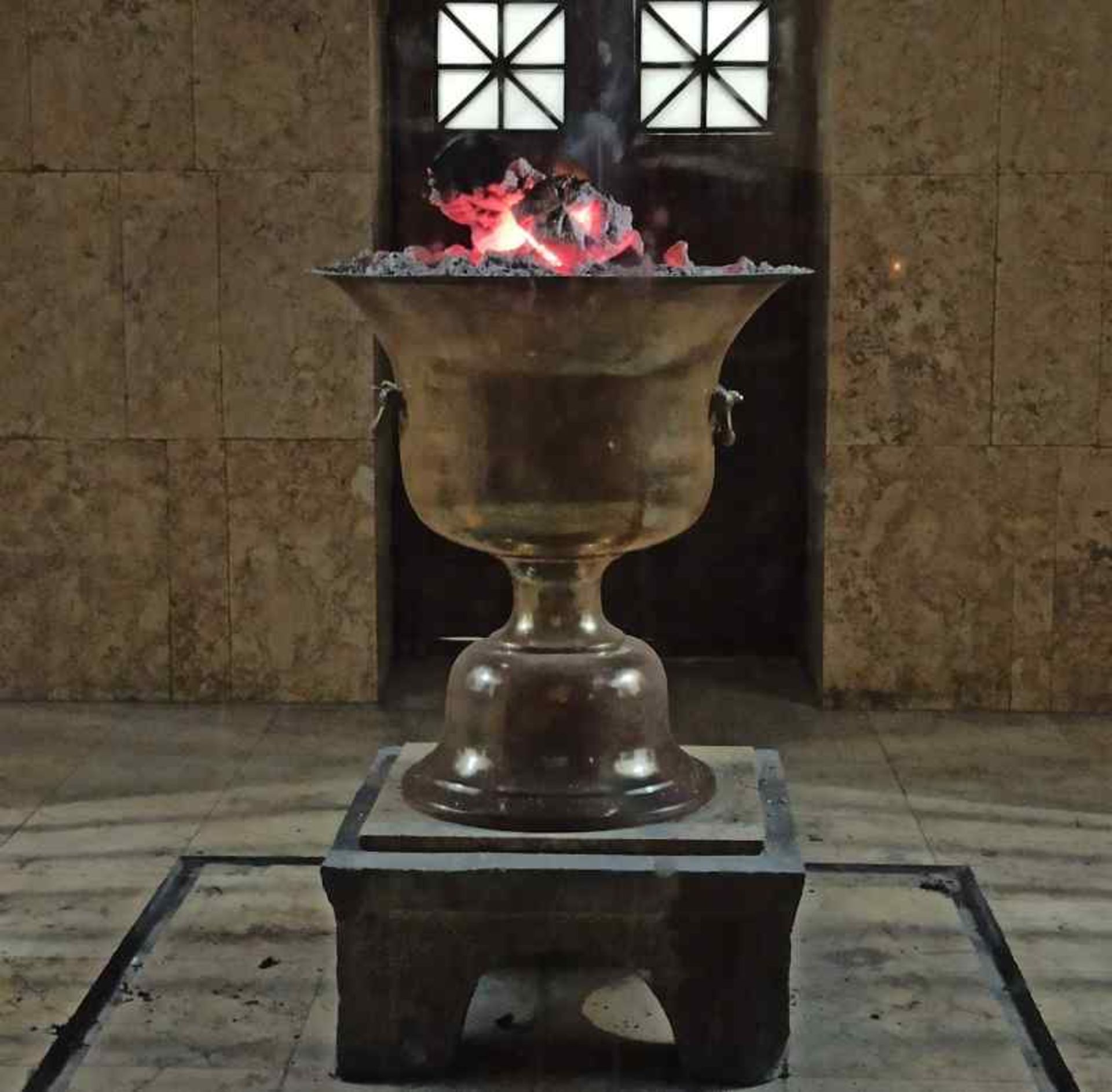 جام آتش در آتشکده زرتشتیان یزد، منبع عکس: گوگل مپ؛ عکاس: علی مجاهد