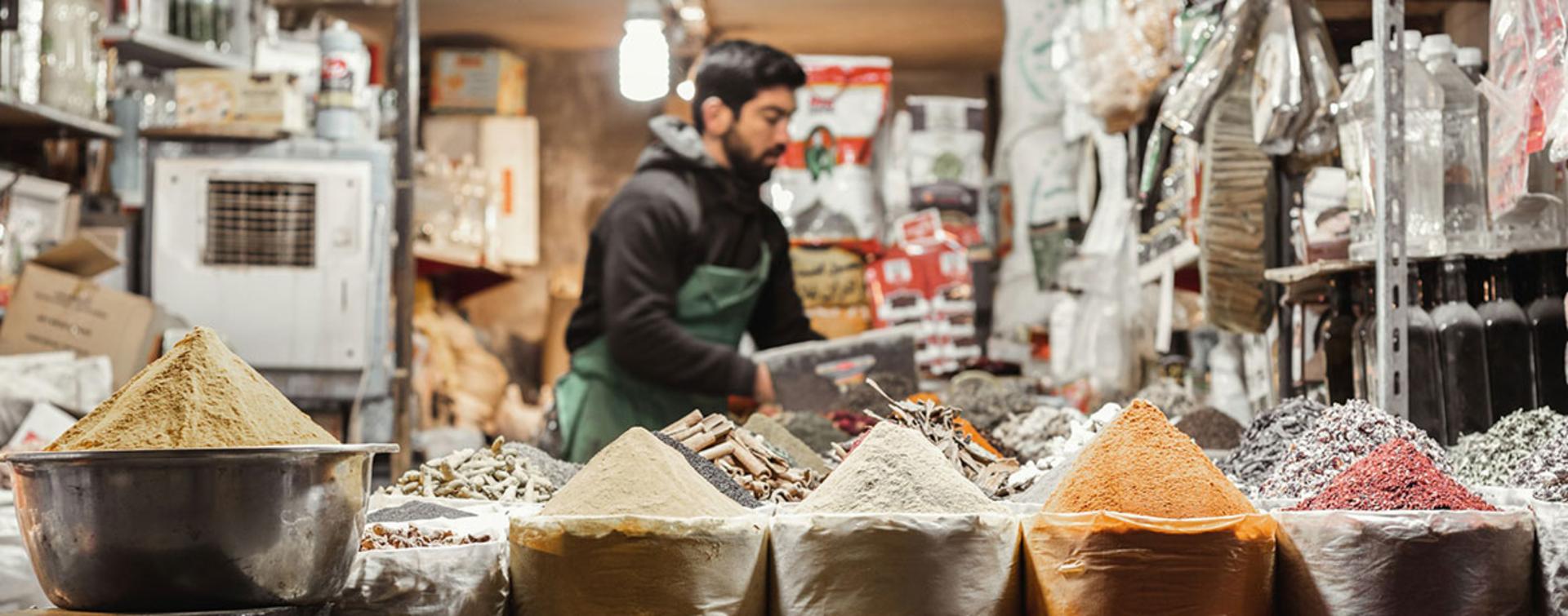 بازار ارومیه؛ منبع عکس: Unsplash؛ عکاس: ashkanis