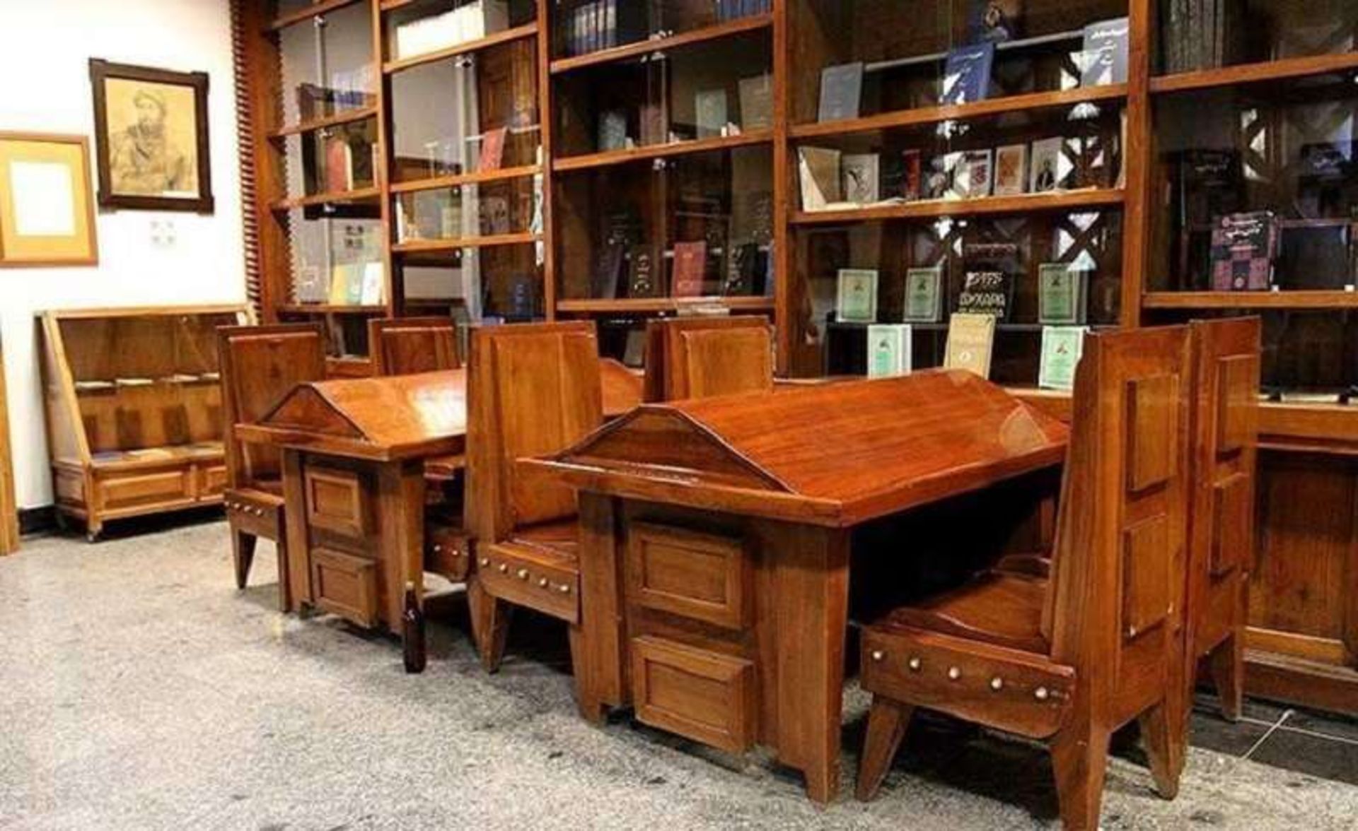 کتابخانه آرامگاه بوعلی سینا؛ منبع عکس: گوگل مپ؛ عکاس: اصغر شیروانی پور