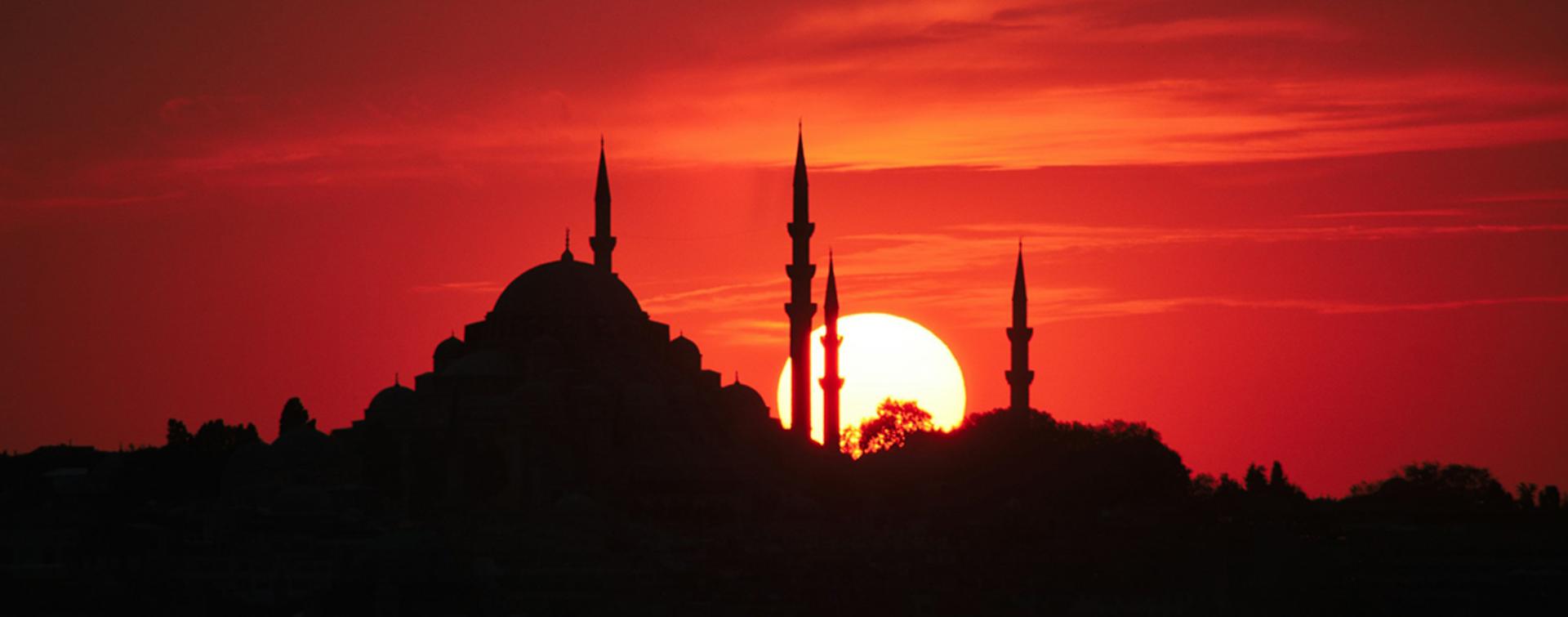 غروب خورشید در استانبول؛ منبع عکس: Unsplash؛ عکاس: Osman Köycü