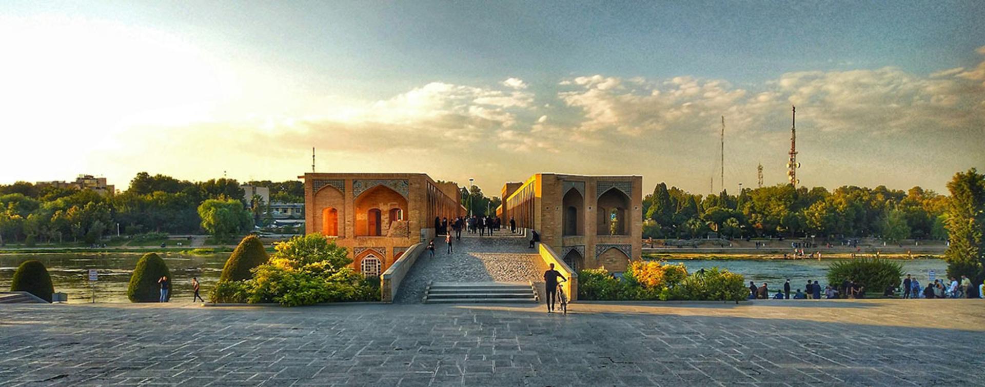 سی و سه پل و زاینده رود اصفهان؛ منبع عکس: Unsplash؛ عکاس: رضا قاسمی