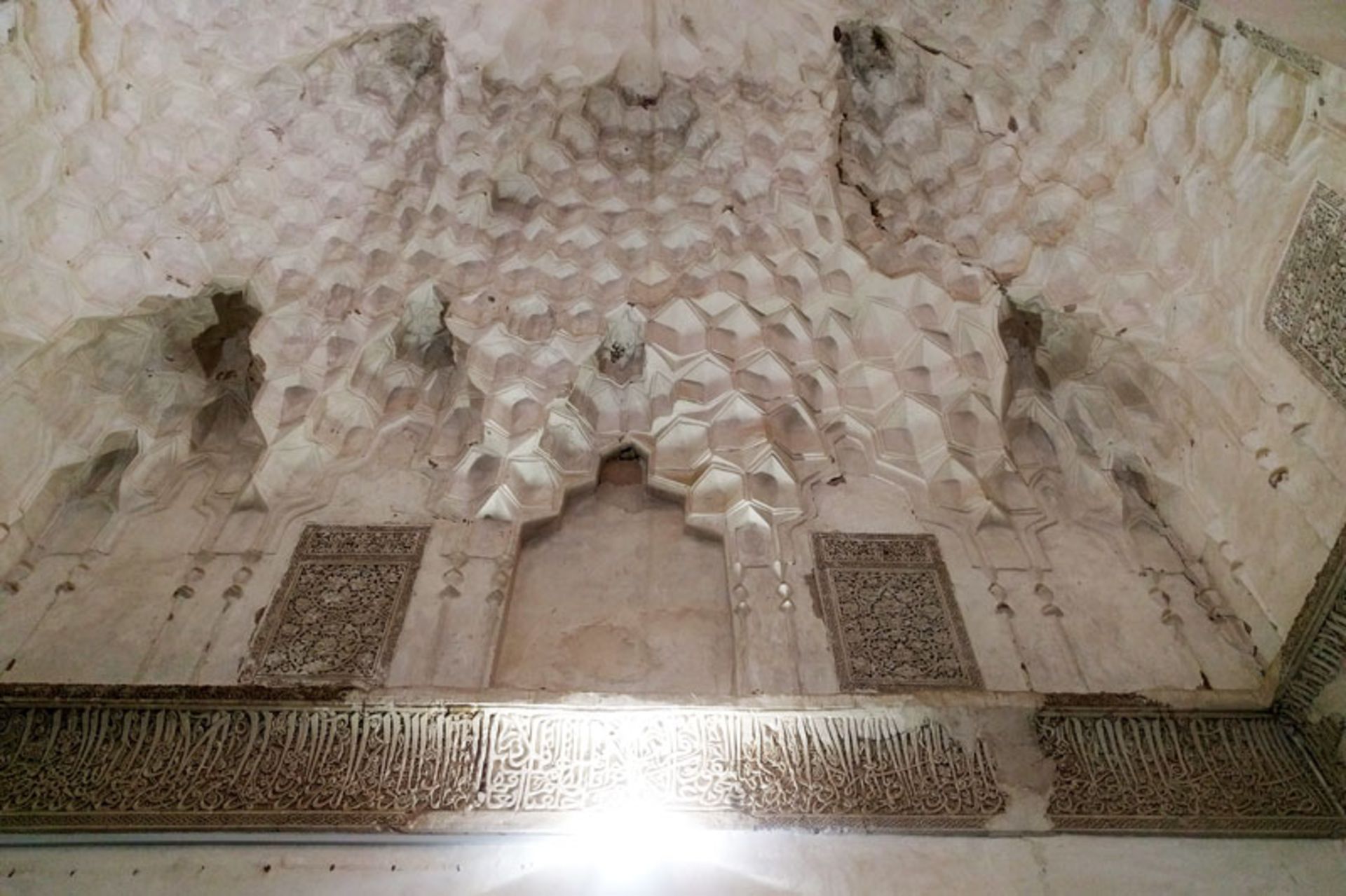 تزیینات مسجد کرمانی تربت جام؛ منبع عکس: گوگل‌مپ؛ عکاس: محسن مقتدایی
