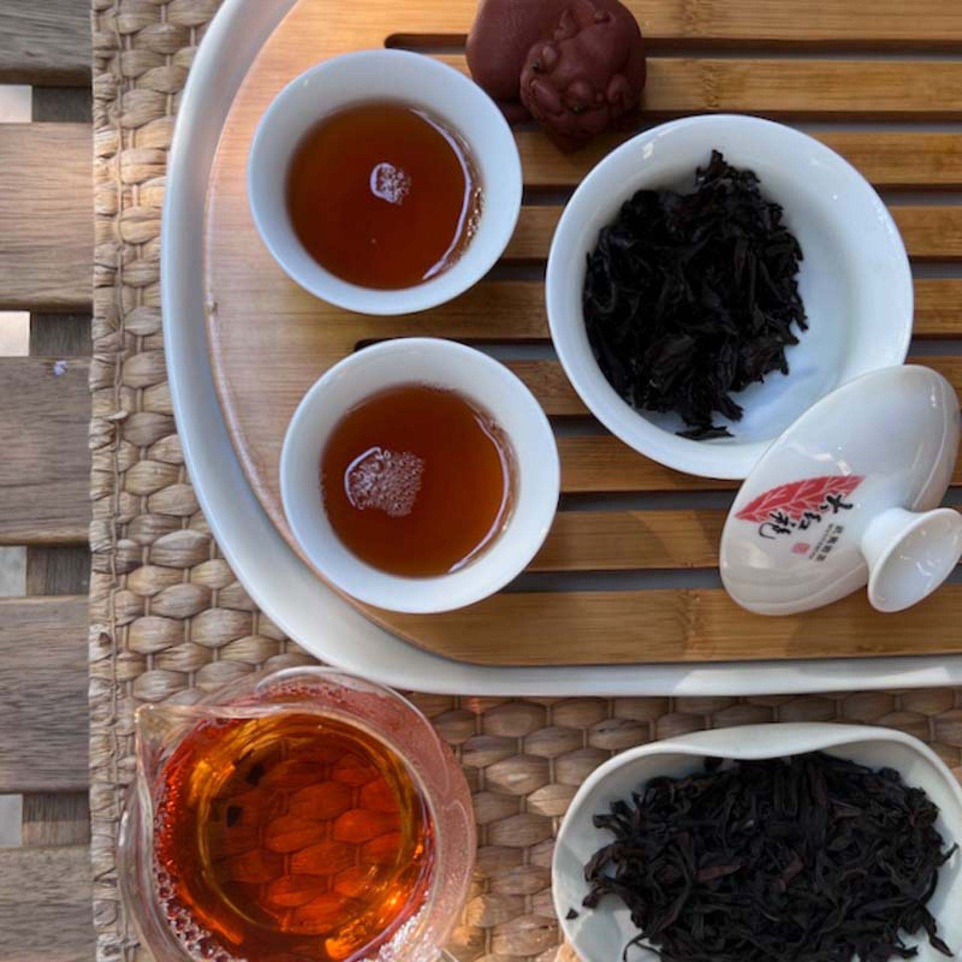 یک سینی حاوی چای چینی