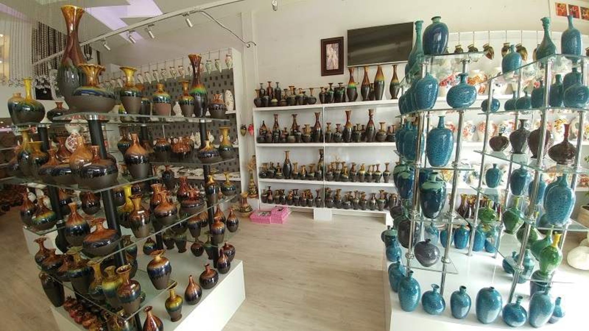 فروشگاه سفال لالجین؛ منبع عکس: گوگل مپ؛ عکاس: سهراب پورخلیلی
