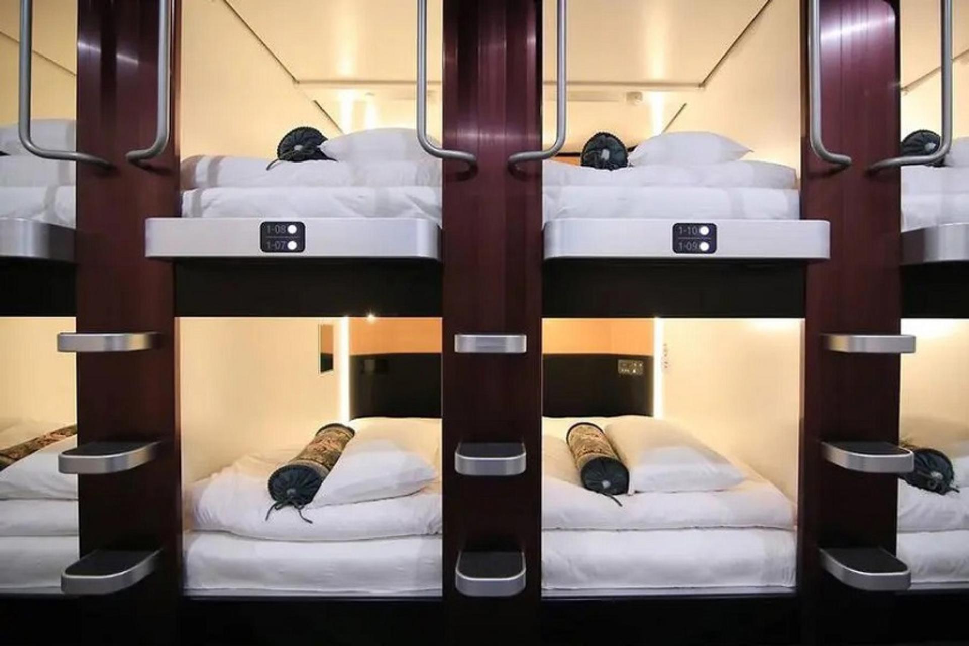 هتل های کپسولی؛ منبع عکس: سایت kayak.com. عکاس: نامشخص