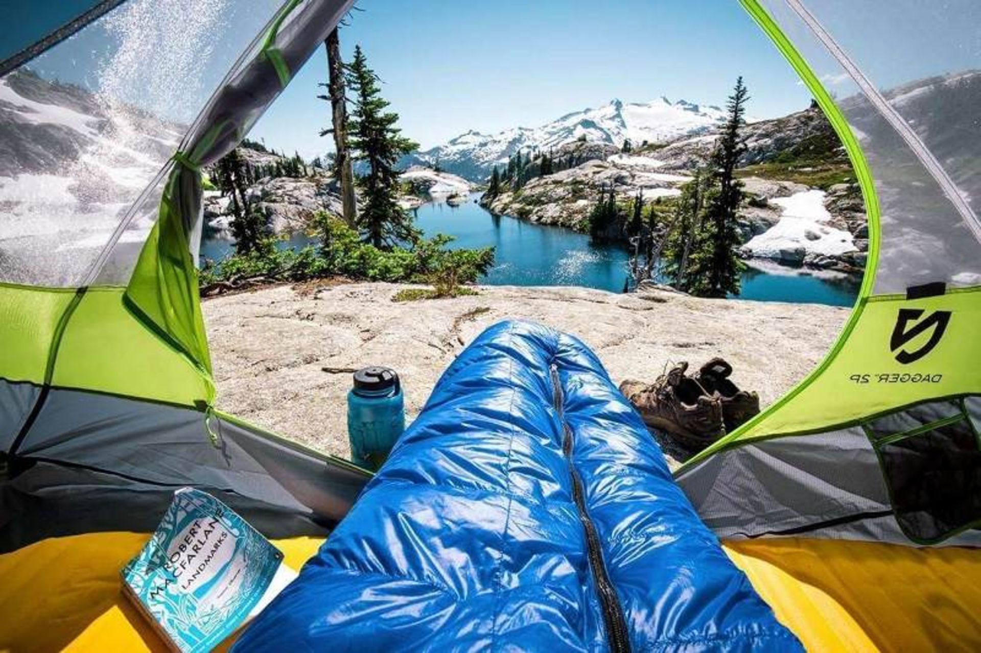 استراحت با کیسه خواب در چادر مسافرتی؛ منبع عکس: وب سایت Washington State Tourism. عکاس: نامشخص