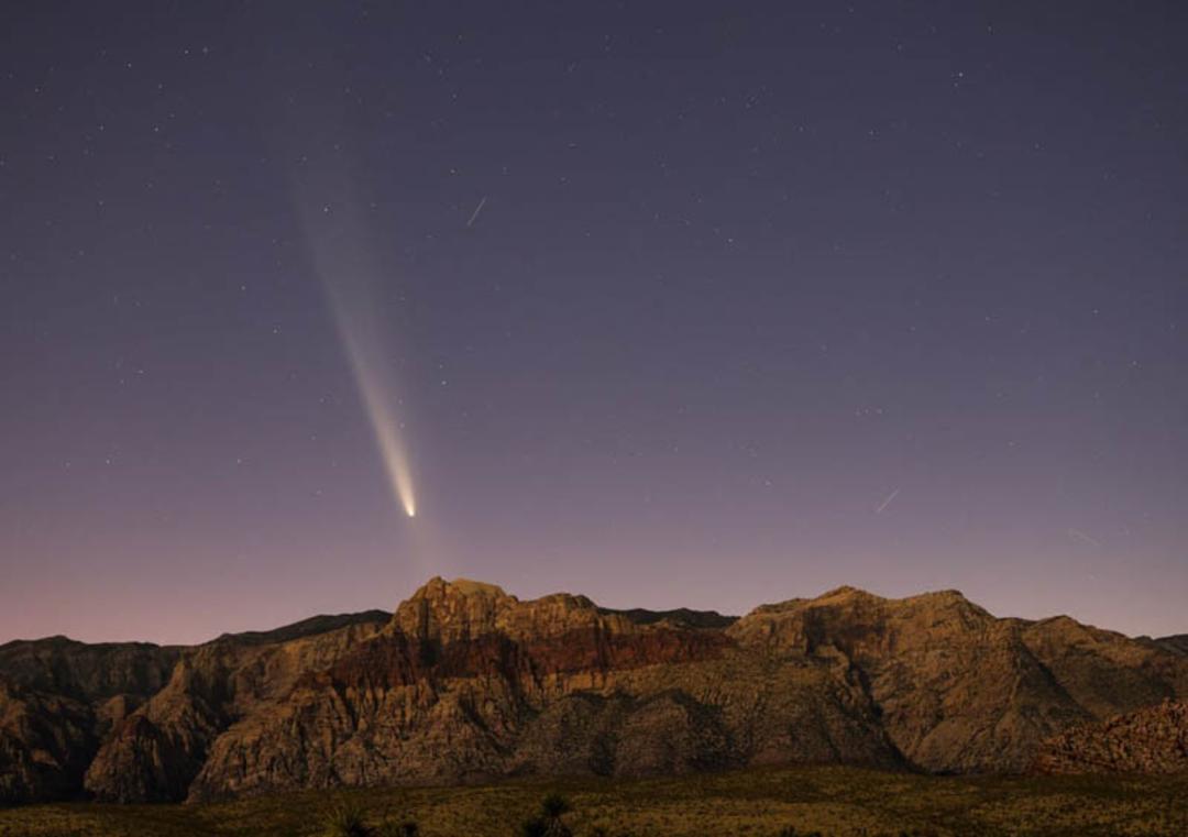 ستاره دنباله‌ دار در منطقه ملی حفاظت شده در لاس وگاس؛ منبع عکس: the guardian؛ نام عکاس: Ethan Miller