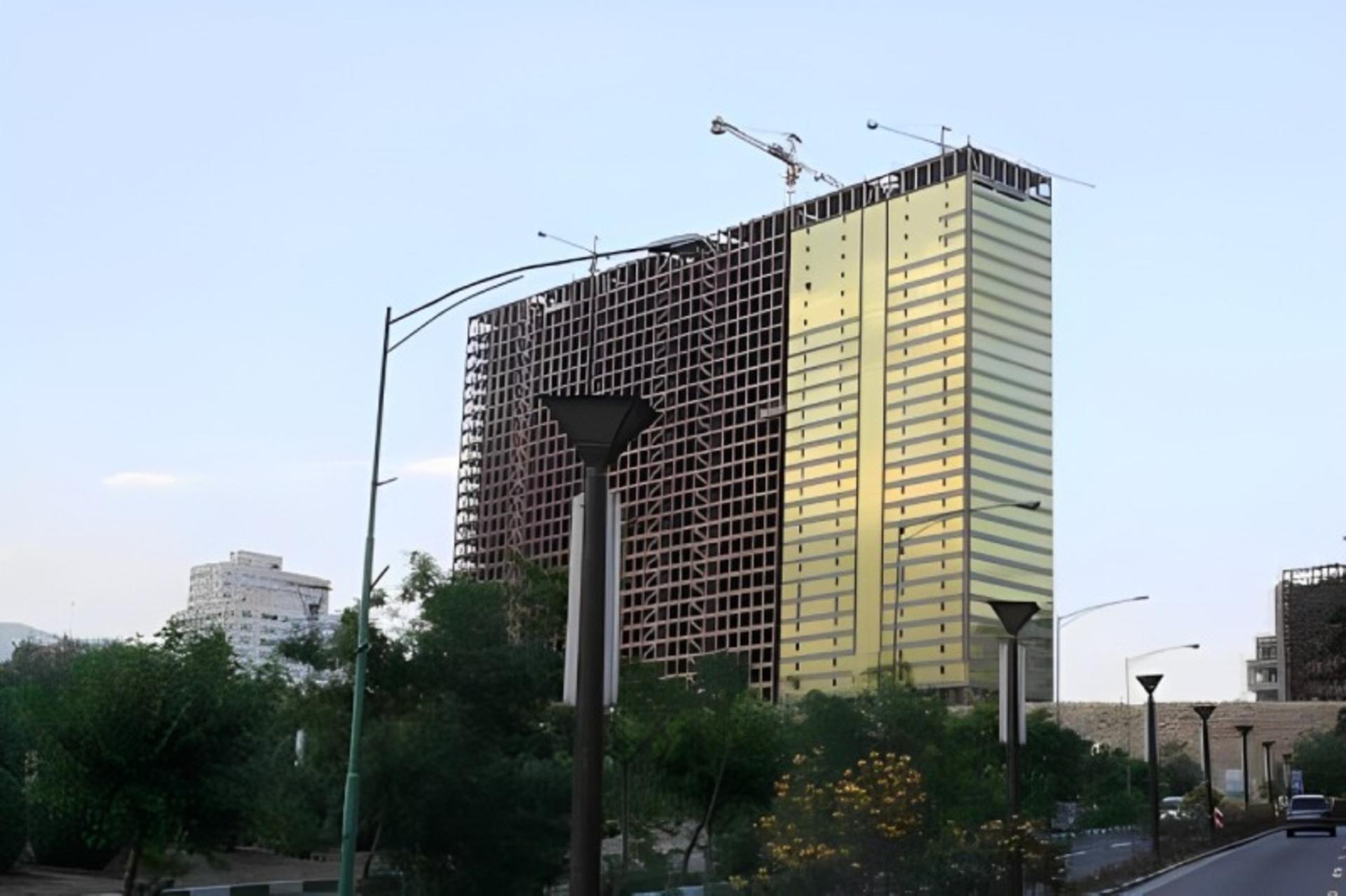 ساختمان نیمه کاره هزاره سوم. منبع: tm-tower.ir؛ عکاس: نامشخص