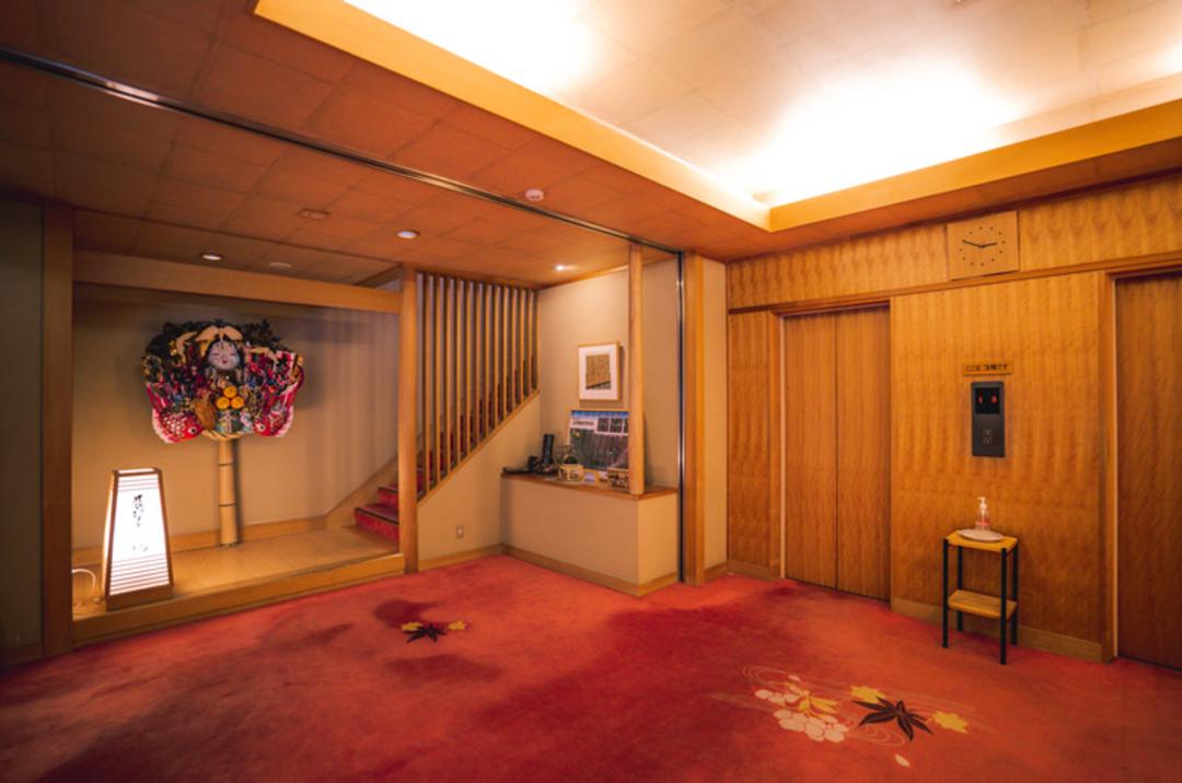 داخل هتل نیشیاما اونسن کیونکان ژاپن؛ منبع عکس: Skies & Suites، عکاس: نامشخص