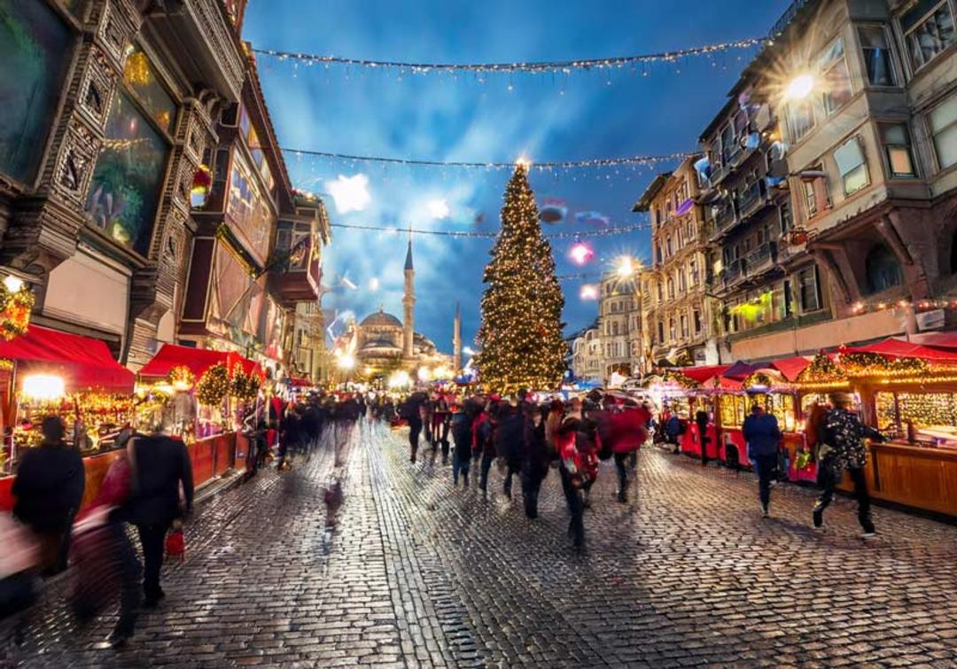 بازارهای کریسمس در استانبول؛ منبع عکس: وب سایت guidedistanbultours.com؛ عکاس: نامشخص