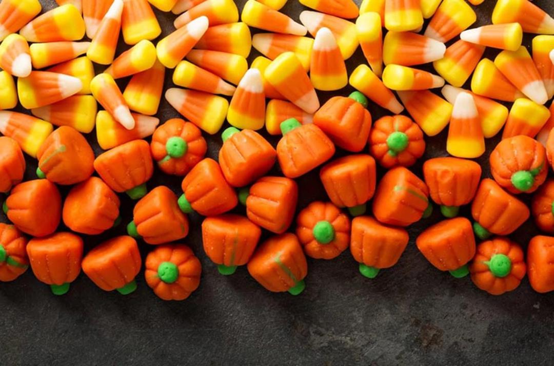 آب نبات ذرت برای هالووین؛ منبع عکس: sweetytreatyco.com؛ عکاس: نامشخص
