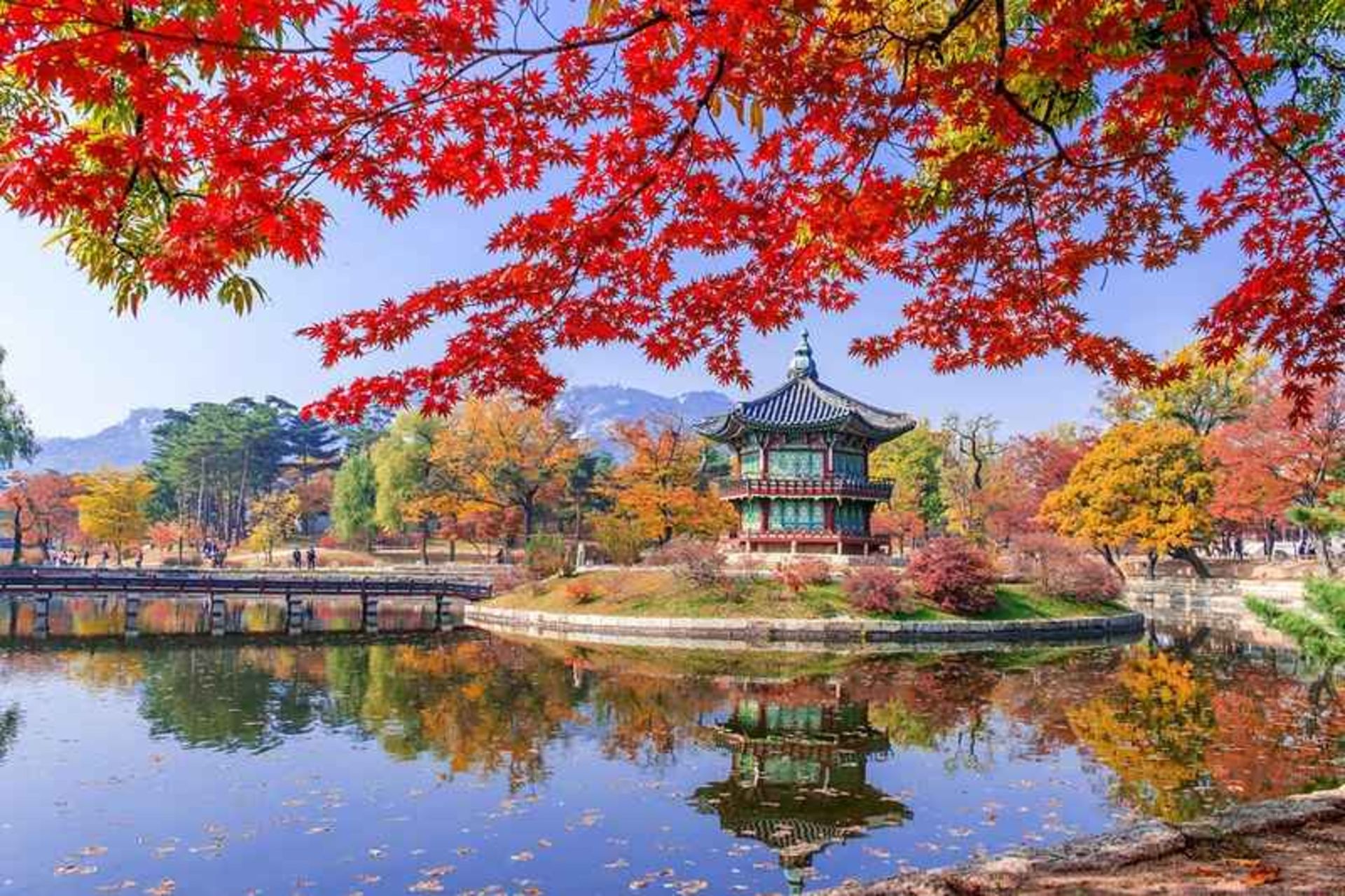 کاخ چانگدئوک‌گونگ سئول کره جنوبی در پاییز؛ منبع عکس: وب سایت Koreaetour.com. عکاس: نامشخص