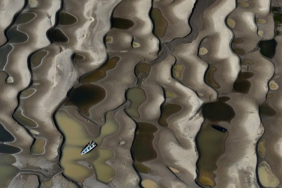  قایق های سرگردان در میان سواحل شنی برزیل