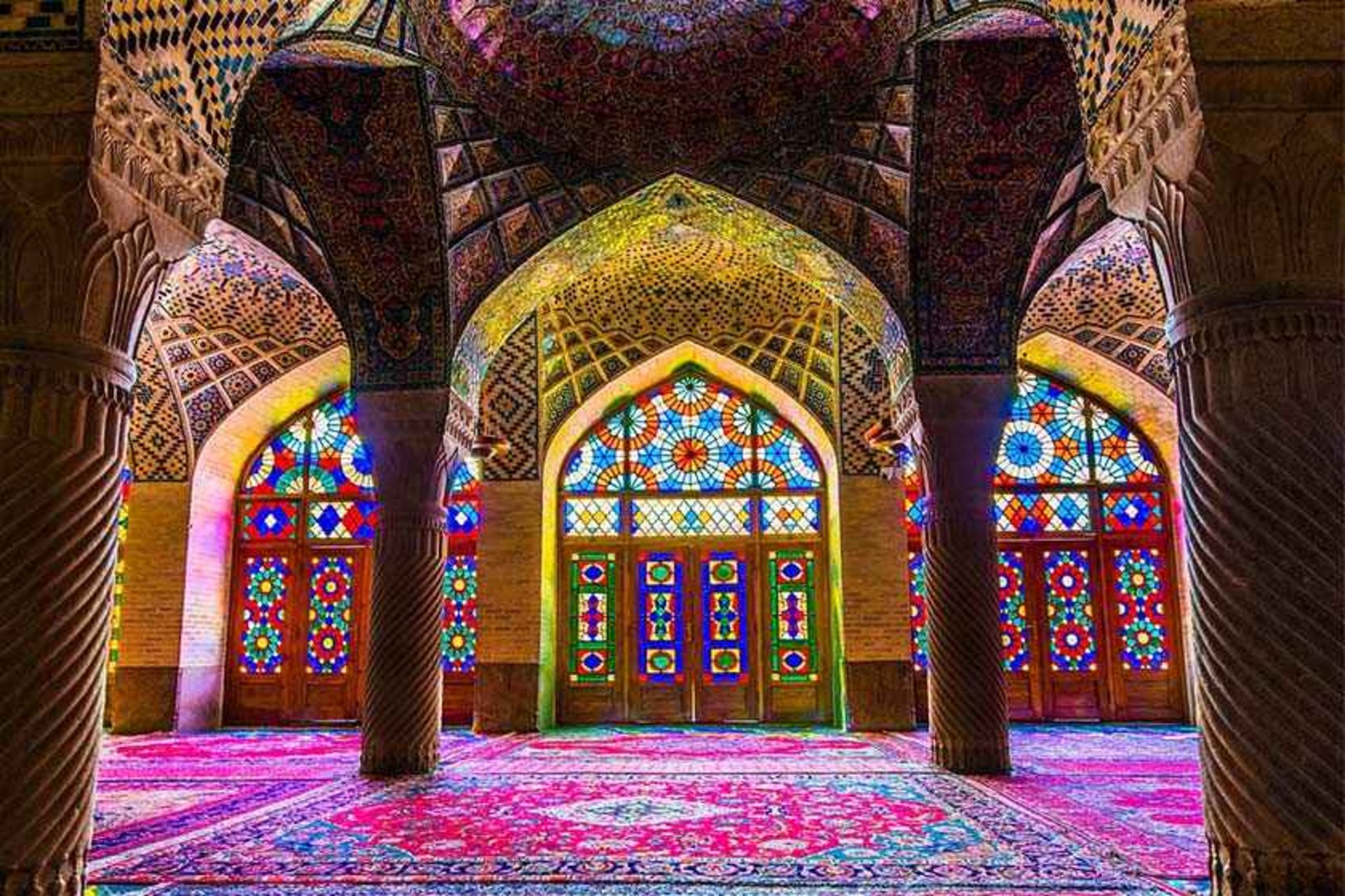 فضای داخلی مسجد نصیرالملک، منبع عکس: worldhistory.org، عکاس:  Herbert karim masihi