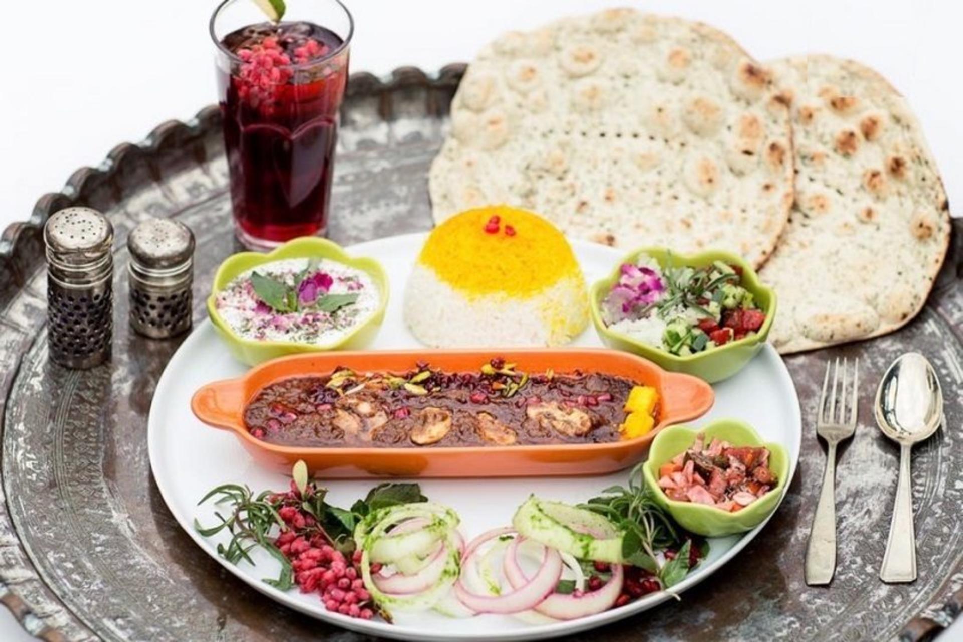 خورشت گیاهی مهر میترا تهران؛ منبع عکس: وب سایت Cafegarditehran.com. عکاس: نامشخص