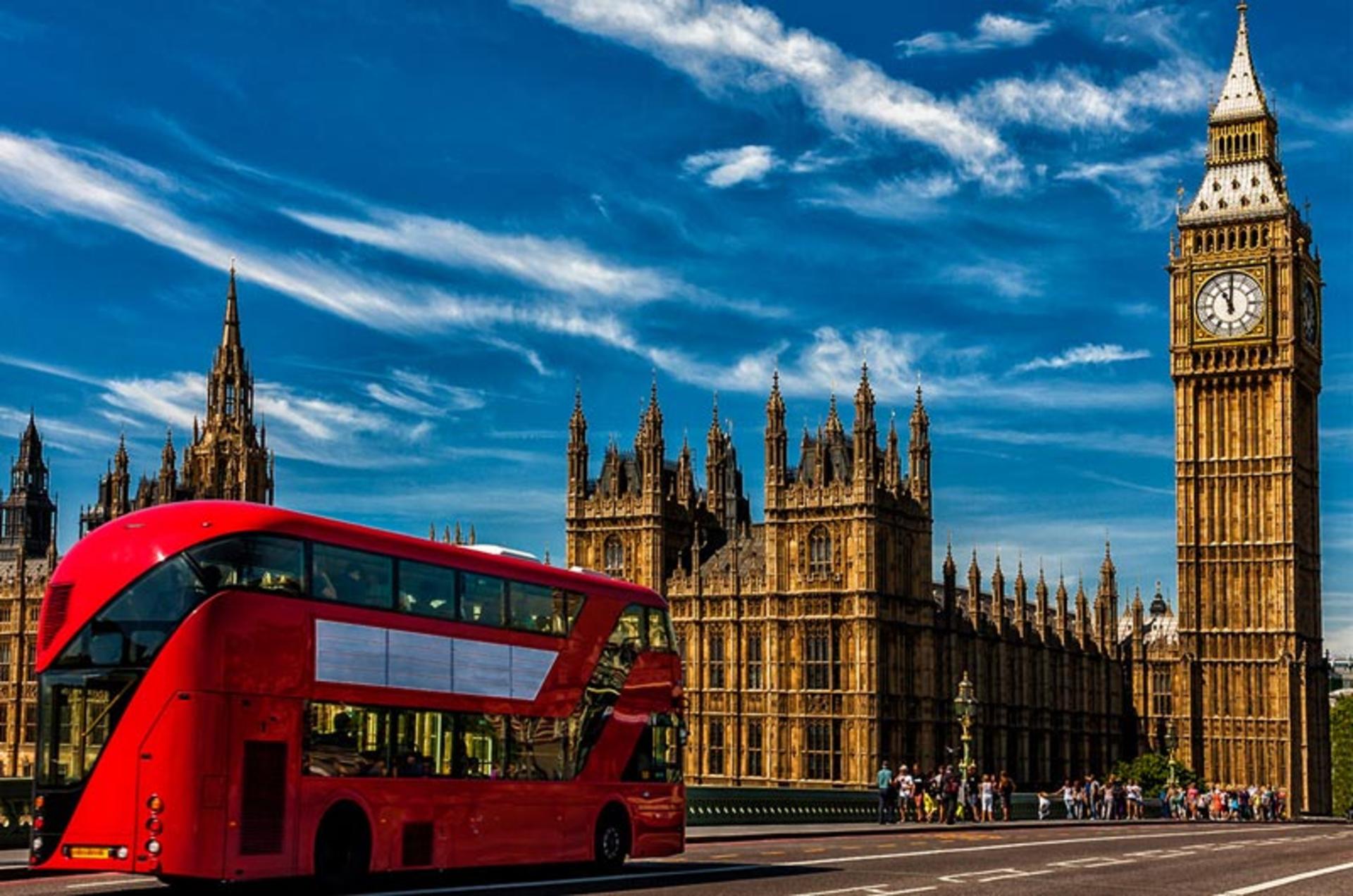 اتوبوس و ساعت بیگ بن لندن؛ منبع عکس: AMA Travel، عکاس: نامشخص