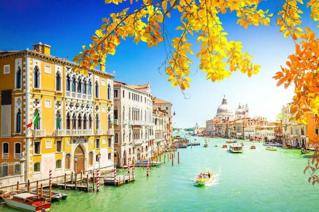 ونیز ایتالیا در پاییز؛ منبع عکس: وب سایت Hera Tours Travel Agency. عکاس: نامشخص