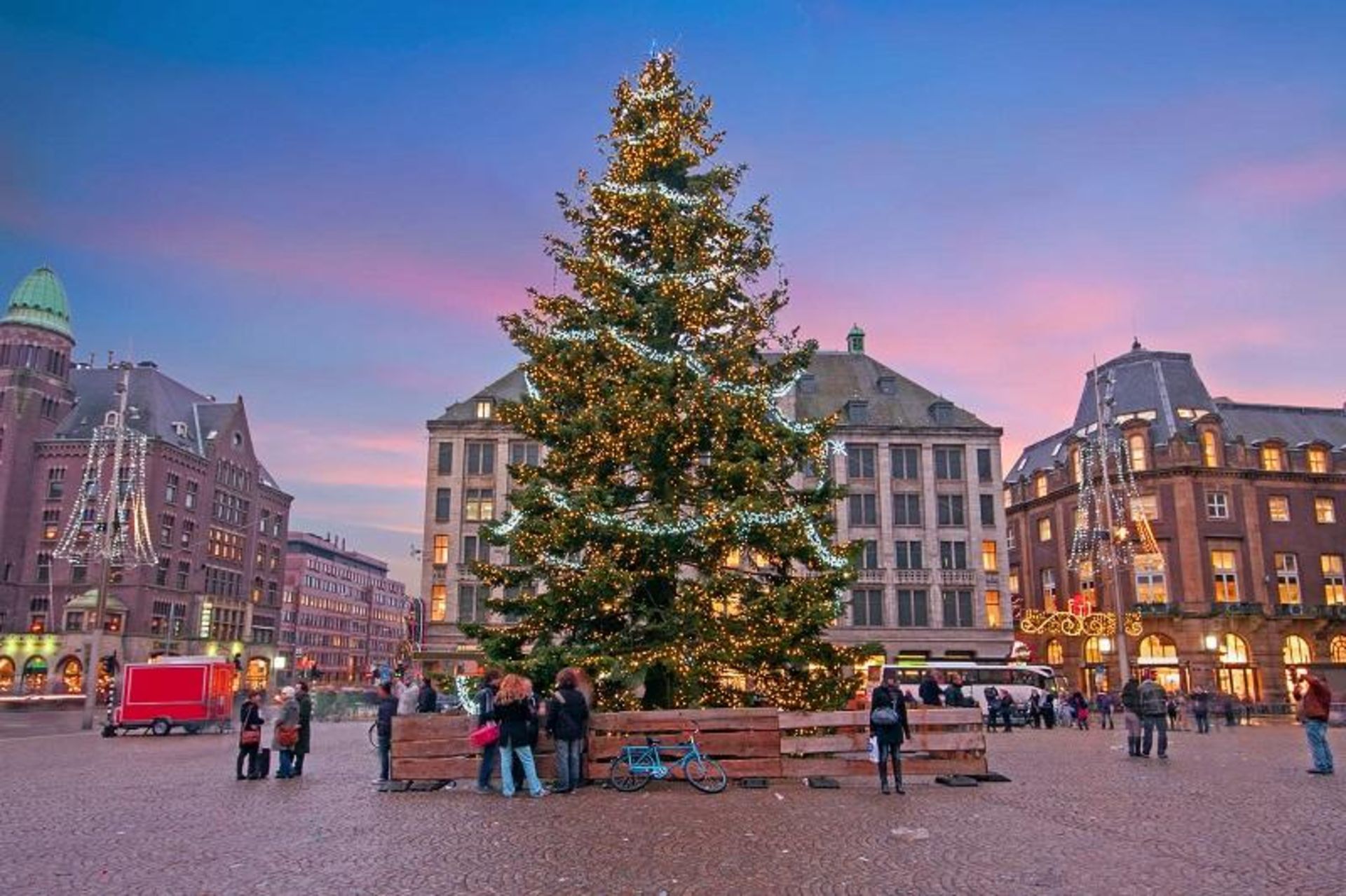 تزیینات کریسمس در سطح شهر آمستردام؛ منبع عکس وب سایت Winter Festival Amsterdam. عکاس نامشخص