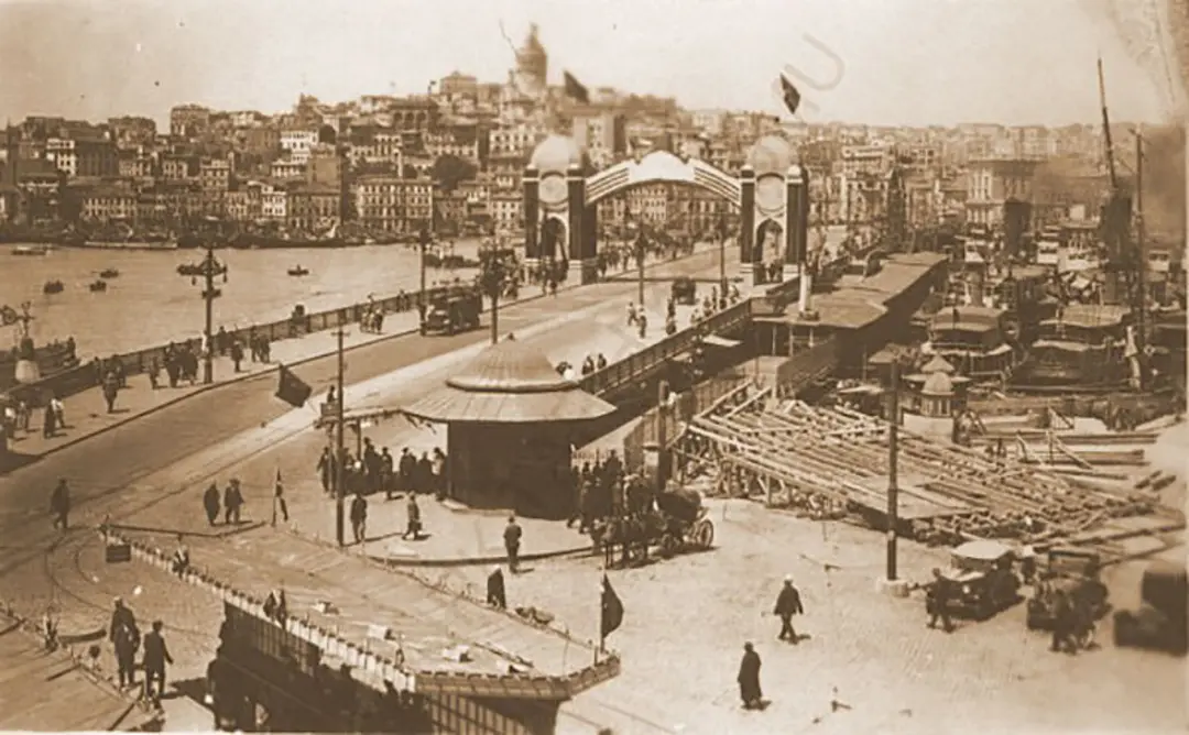 عکس قدیمی از شهر قسطنطنیه؛ منبع عکس: TÜRK-TARİH-KURUMU؛ نام عکاس: نامشخص