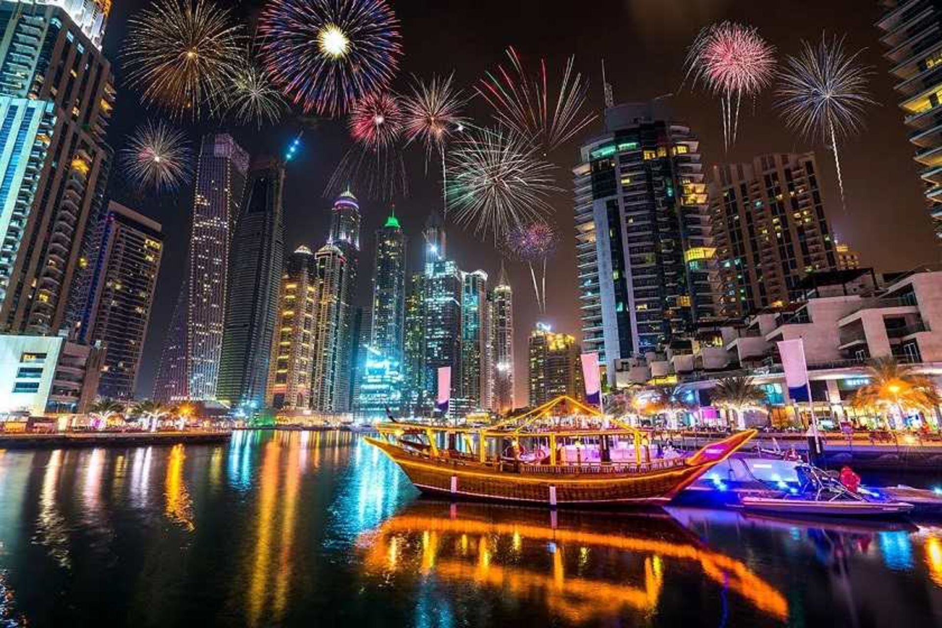 شب های دبی؛ منبع عکس: وب سایت Magzoid.com. عکاس: نامشخص