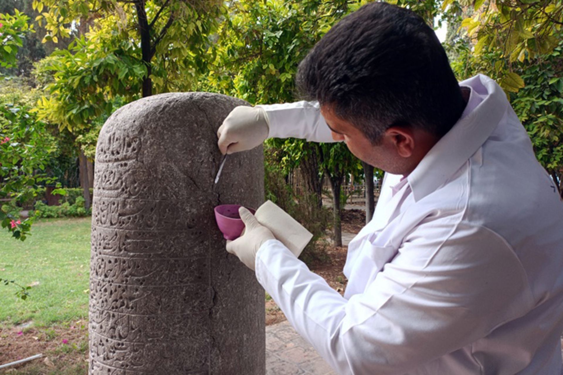 عملیات مرمت ستون سنگی رامگرد