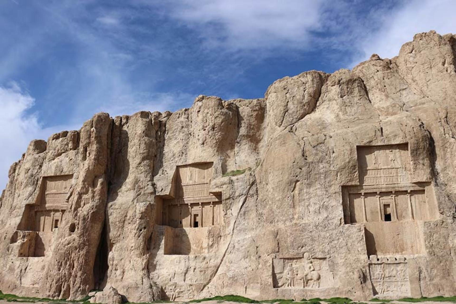 آرامگاه های نقش رستم، منبع عکس: گوگل مپ، عکاس:  niall dougan