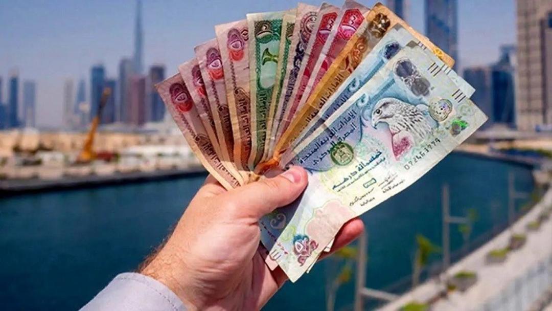 اسکناس های درهم دبی؛ منبع عکس: وب سایت اقتصاد ۱۰۰. عکاس: نامشخص