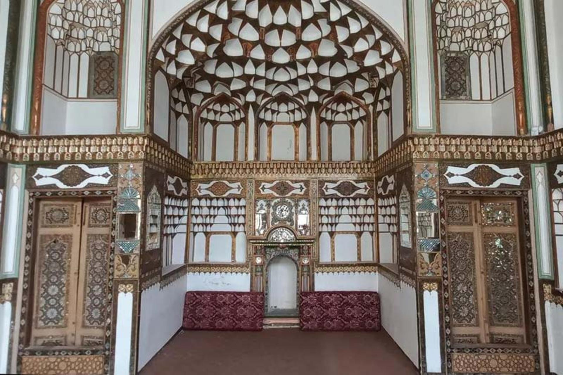 تزئینات داخلی خانه تاریخی مصورالملکی اصفهان؛ منبع عکس: اینستاگرام (mhdigolipour@)؛ عکاس: مهدی گلی پور