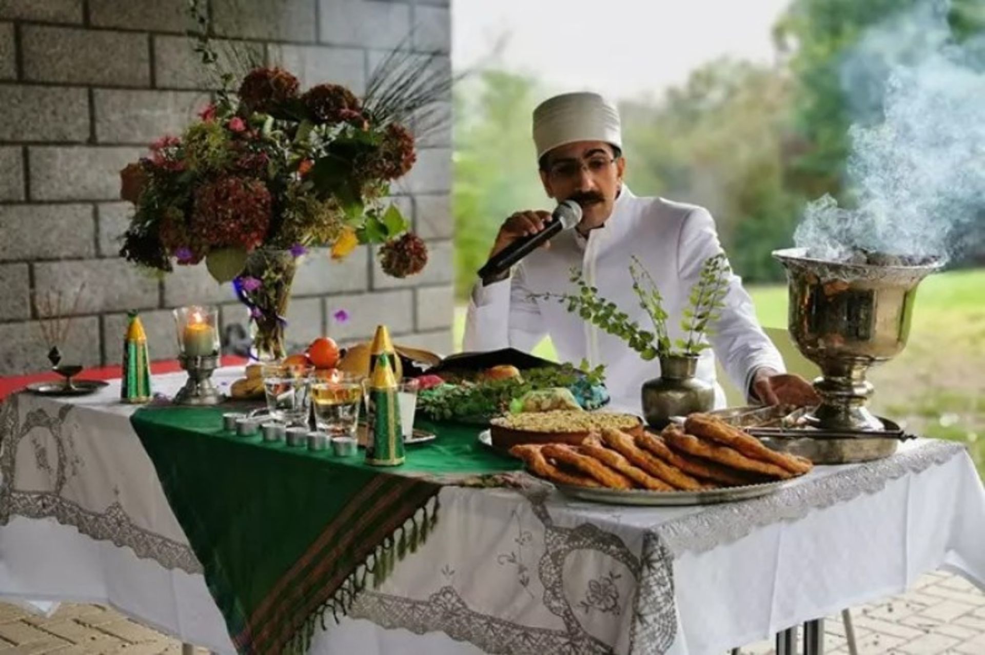 سفره آیینی زرتشتیان؛ منبع عکس: برساد، عکاس: نامشخص