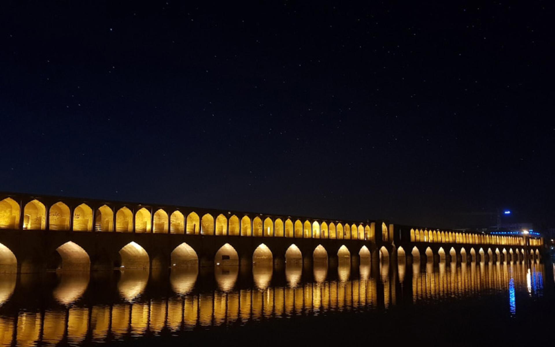 سی و سه پل در شب، منبع عکس:، عکاس: 