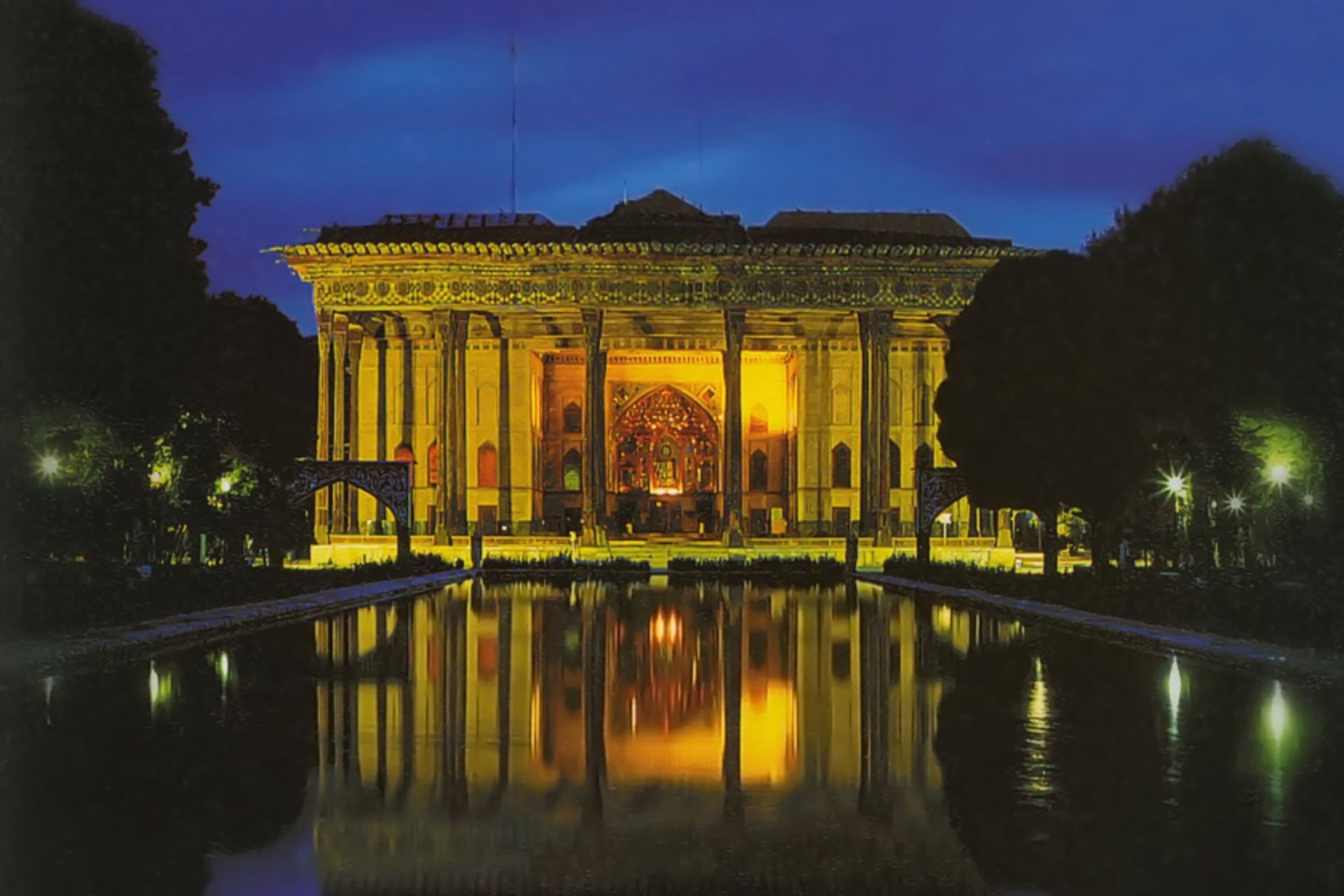 کاخ چهلستون در شب. عکاس: Arad