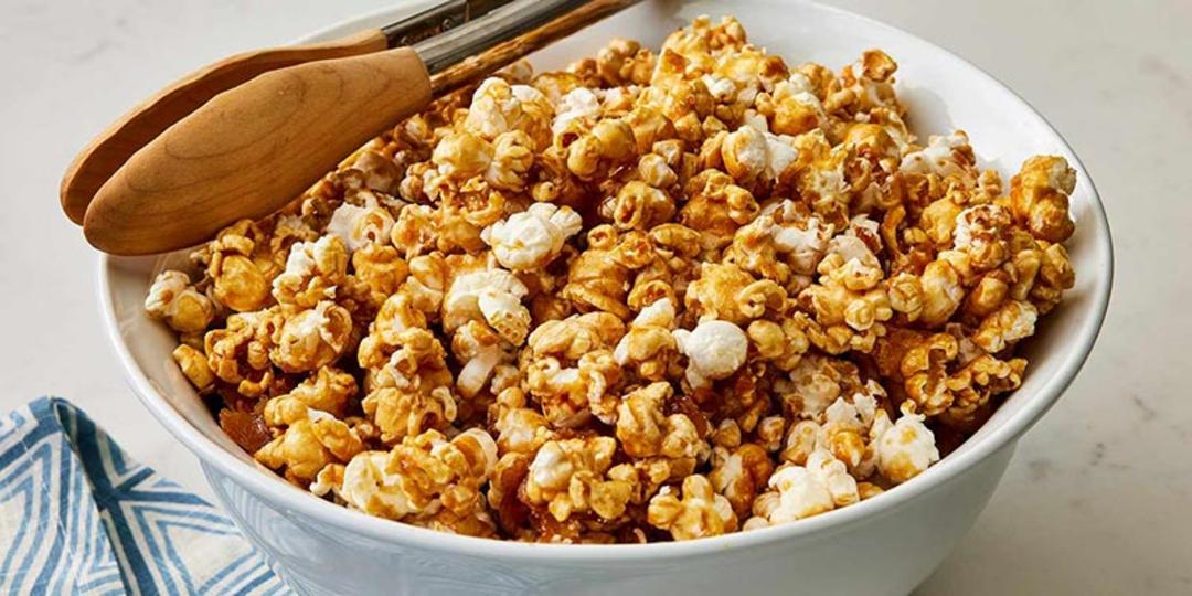 پاپ کرن کاراملی؛ منبع عکس: allrecipes.com؛ عکاس: نامشخص
