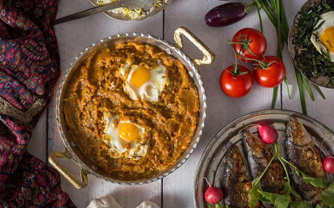 میرزاقاسمی و ماهی، منبع عکس: gilakifood.com، عکاس: Bobak Radbin Studio