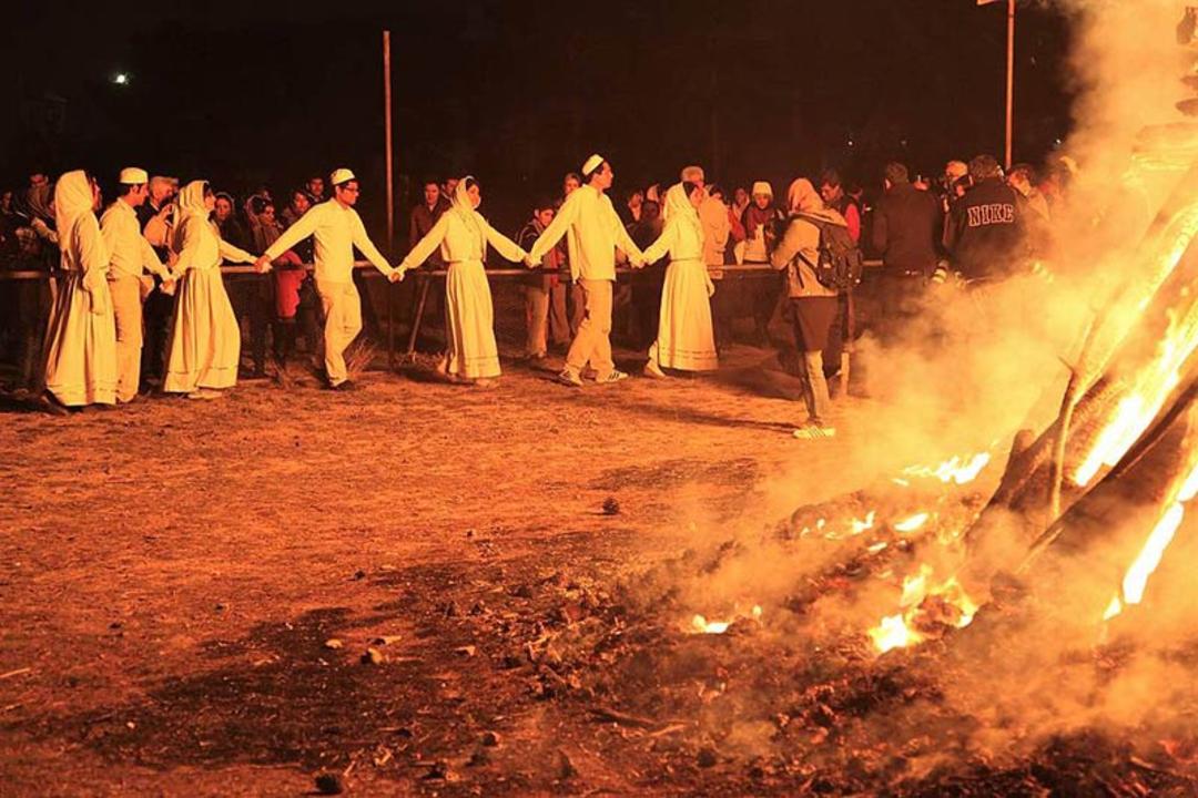 برگزاری آئین باستانی جشن سده؛ منبع عکس: ich.unesco.org؛ عکاس: عباس تحویل دار
