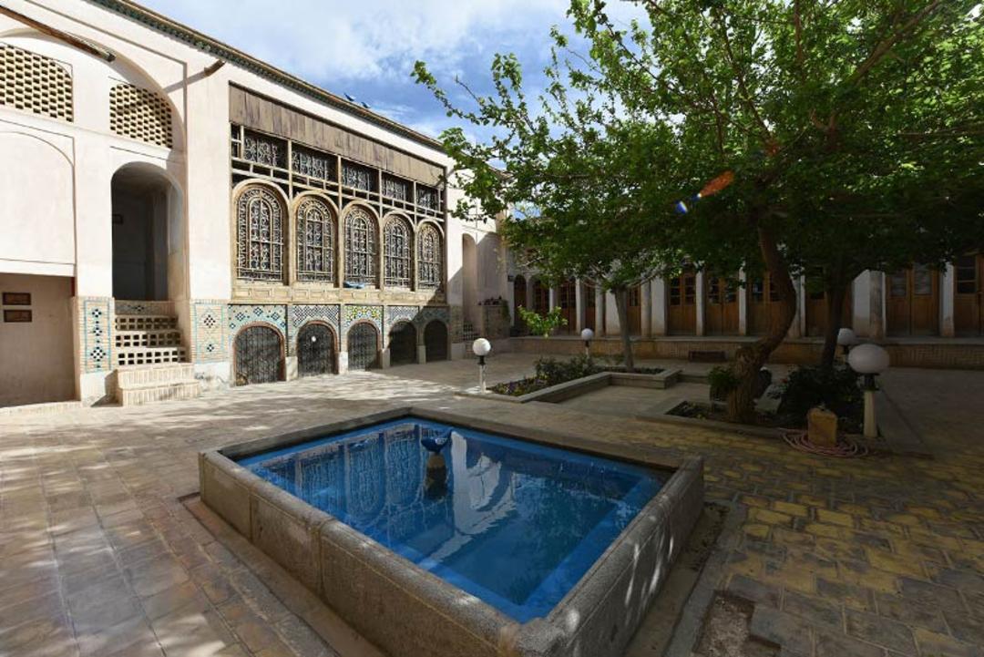 حیاط خانه جواهری اصفهان؛ منبع عکس: گوگل مپ؛ عکاس: حمیدرضا بانی