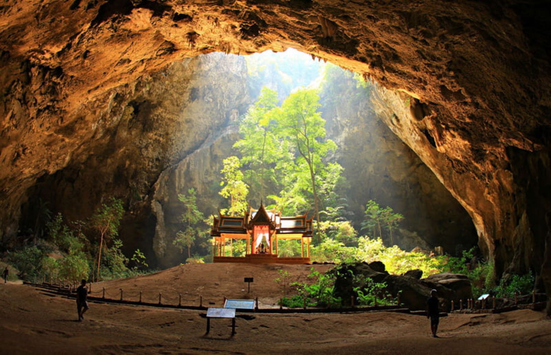 غار پرایا ناخون (Phraya Nakhon) در تایلند