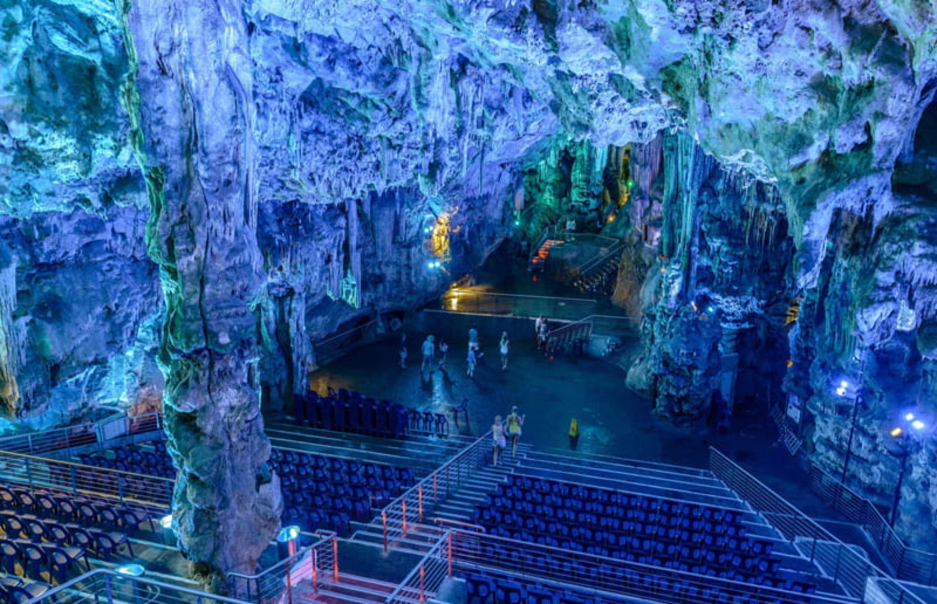 غار سنت مایکل (Michael’s Cave) در جبل الطارق