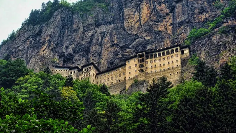 صومعه سوملا ترابزون؛ منبع عکس: سایت sunnovatravel.com. عکاس: نامشخص