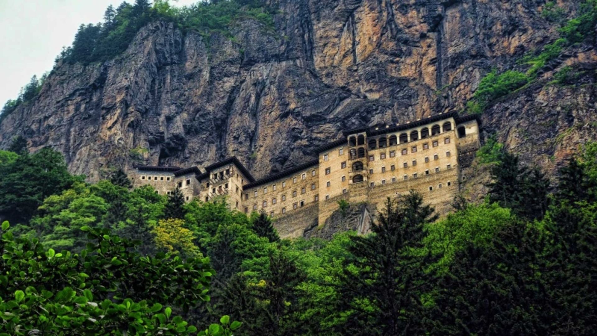 صومعه سوملا ترابزون؛ منبع عکس: سایت sunnovatravel.com. عکاس: نامشخص