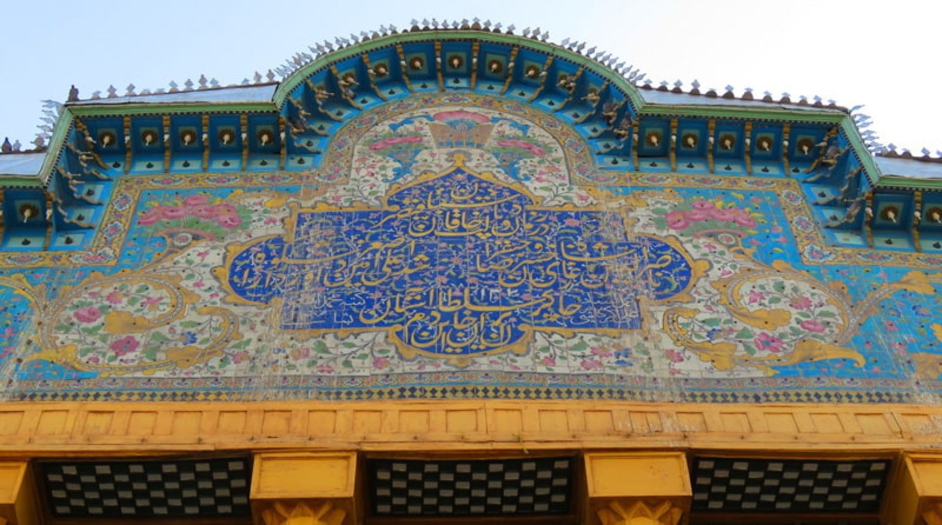 خطاطی و کاشی کاری های صحن شاهزاده حسین قزوین