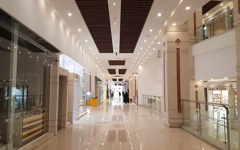 فضای داخلی مرکز خرید مهر و ماه قزوین، منبع عکس: گوگل مپ، عکاس: 