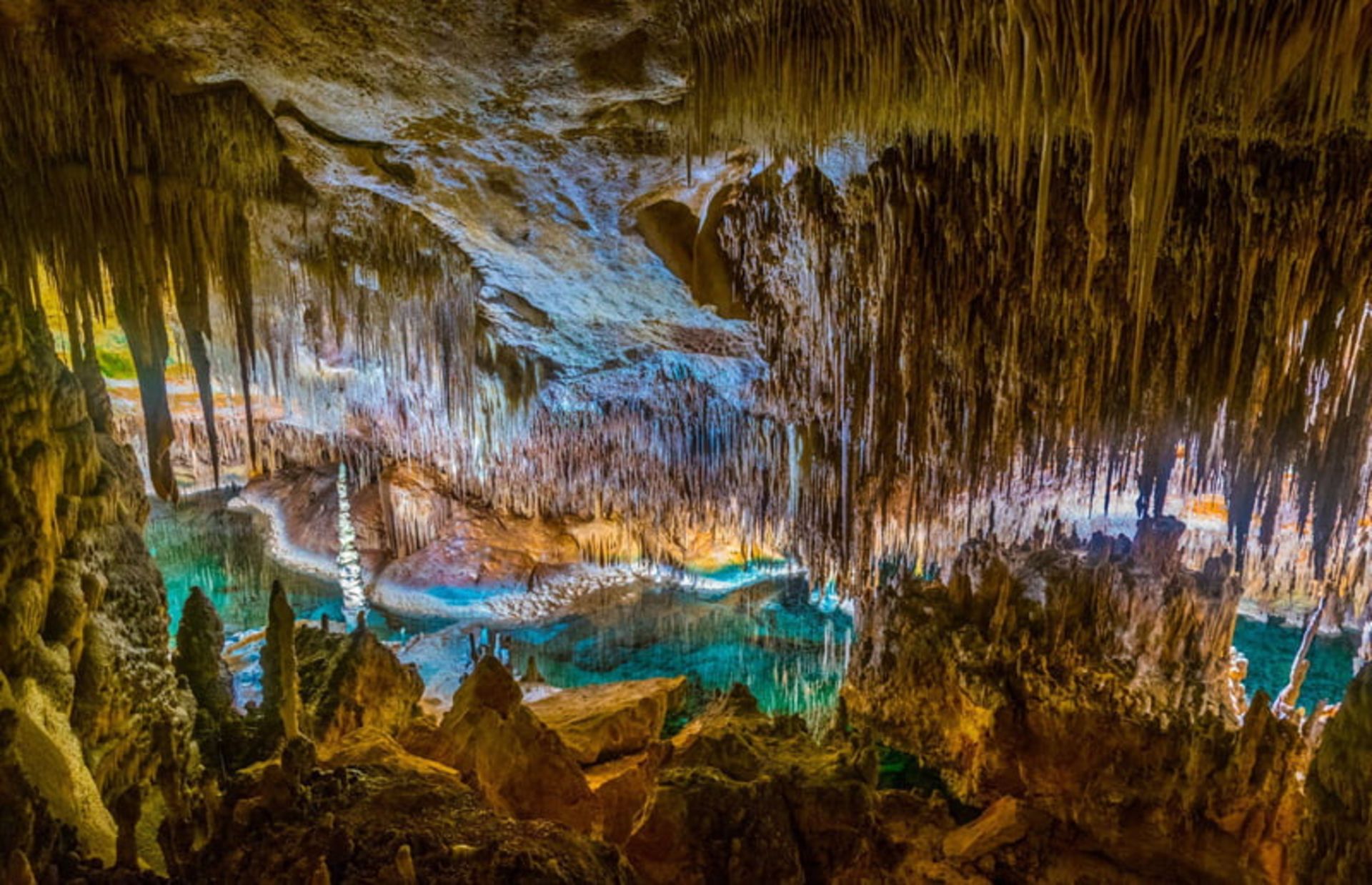 غارهای دراخ (Caves of Drach) در اسپانیا