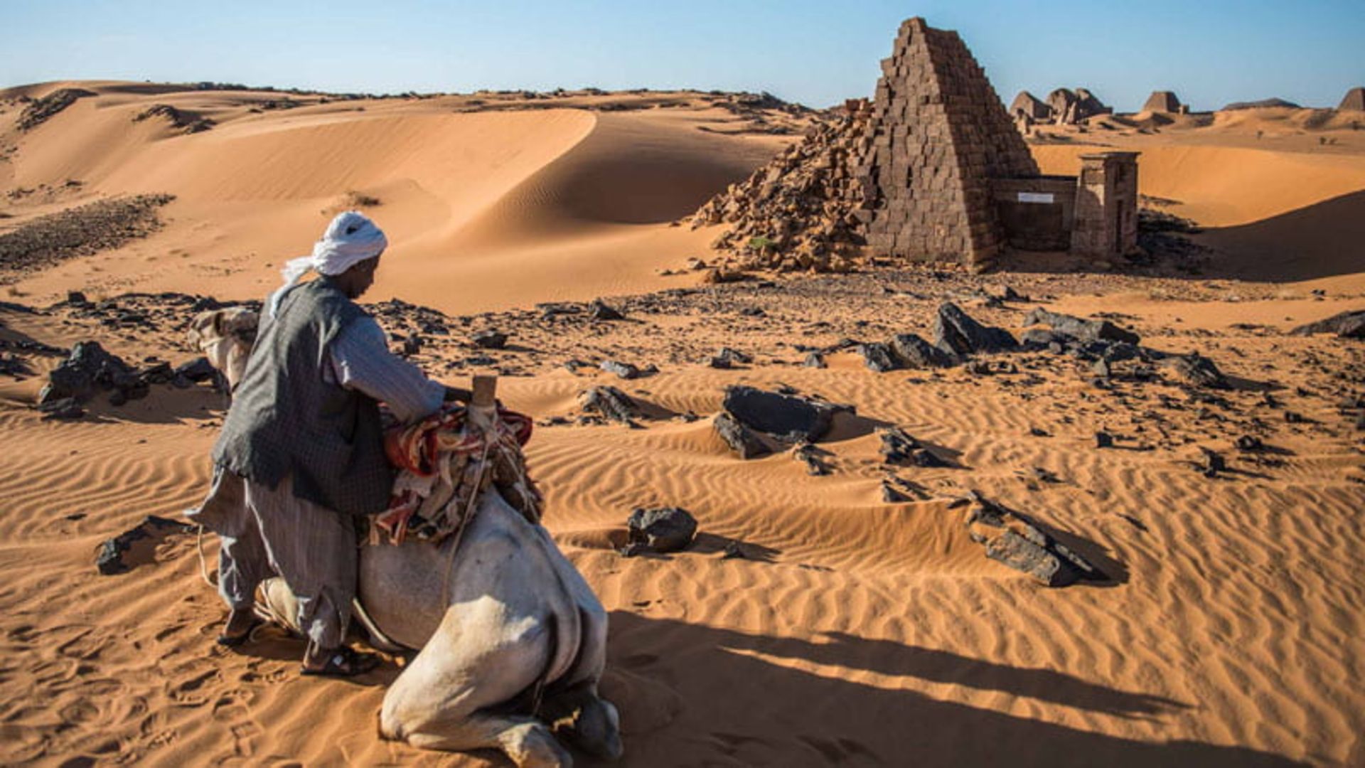 شتر سواری در نوبیا (Nubia) ؛ منبع عکس: Undark Magazine؛ نام عکاس: نامشخص