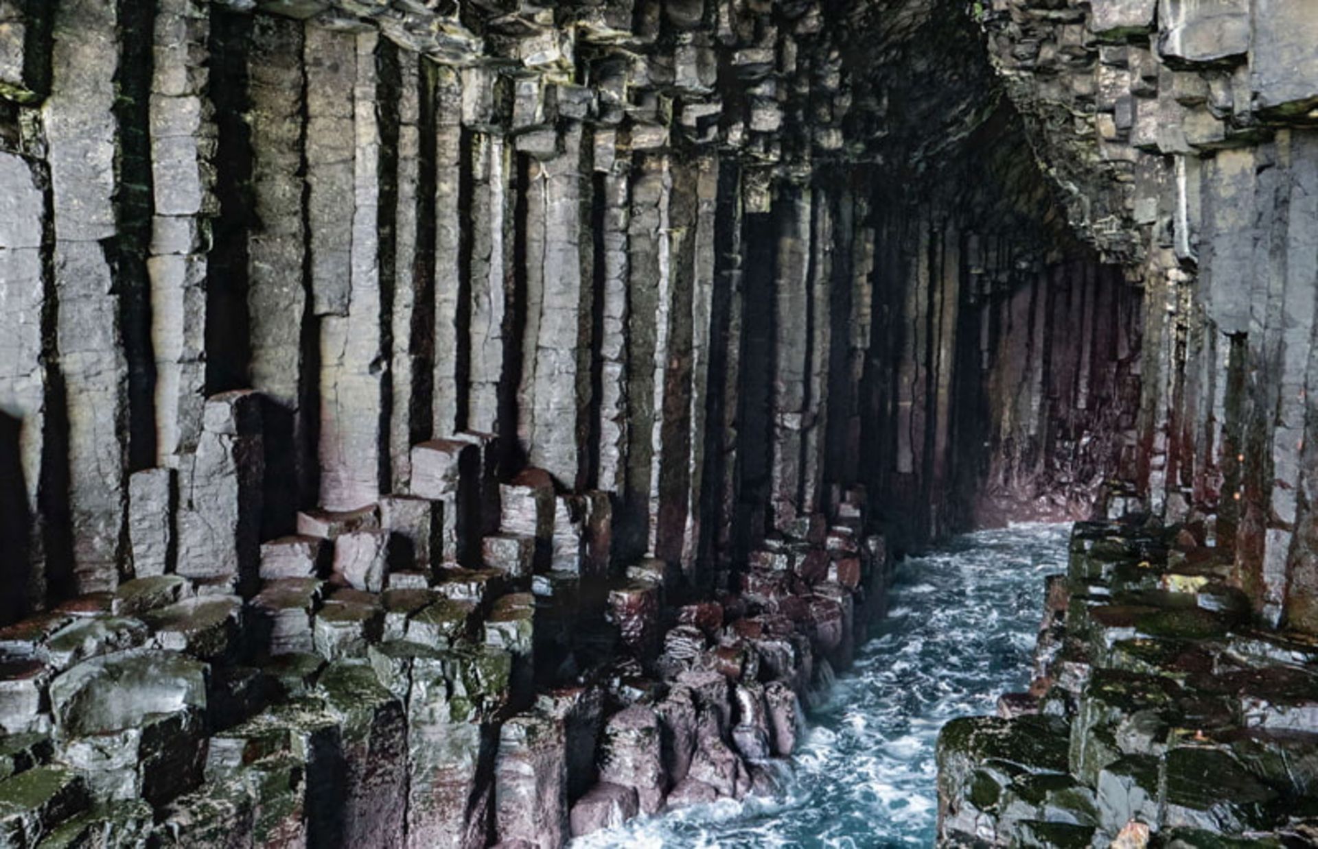 غار فینگال (Fingal’s Cave) در اسکاتلند