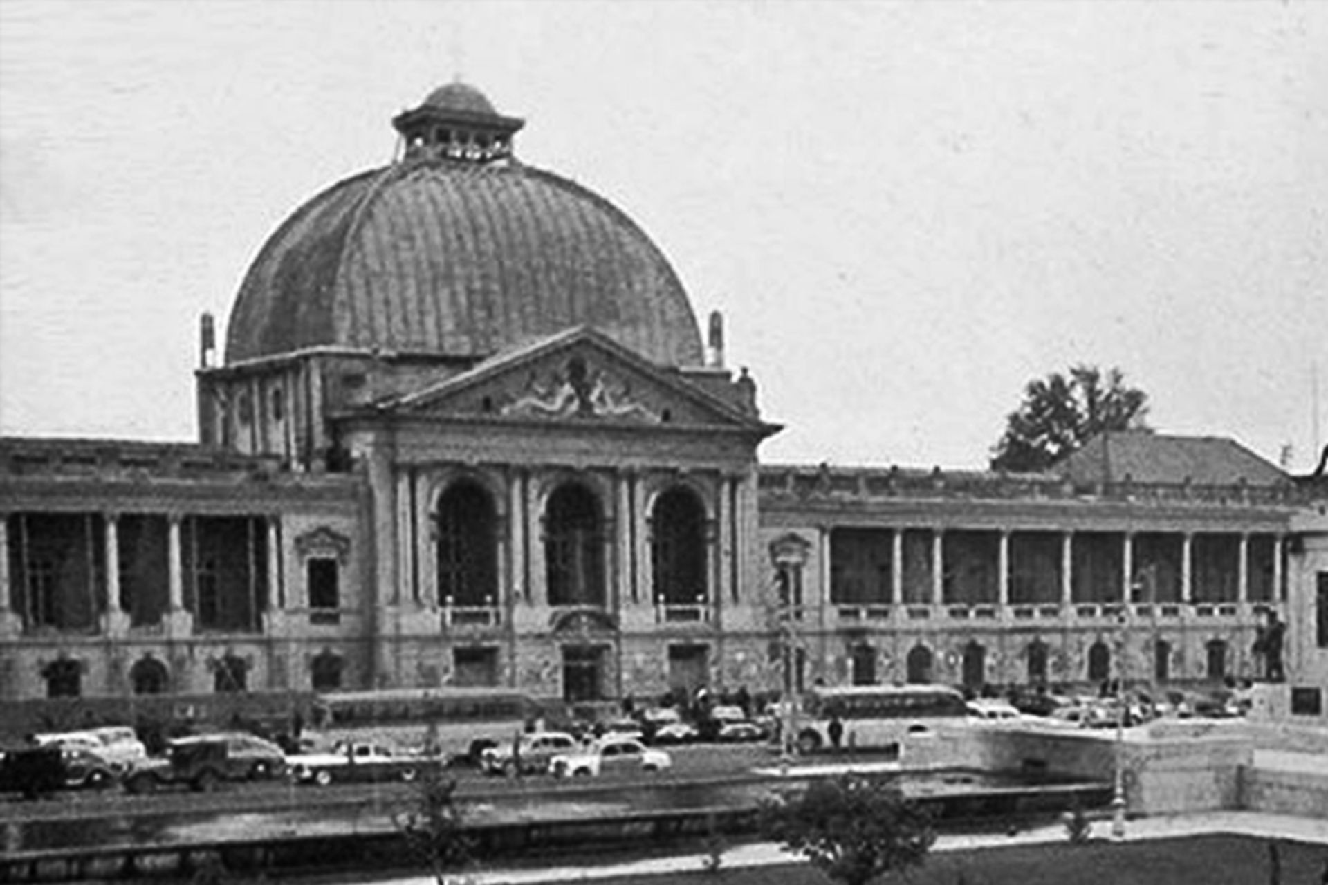 ساختمان تلگراف میدان توپخانه تهران