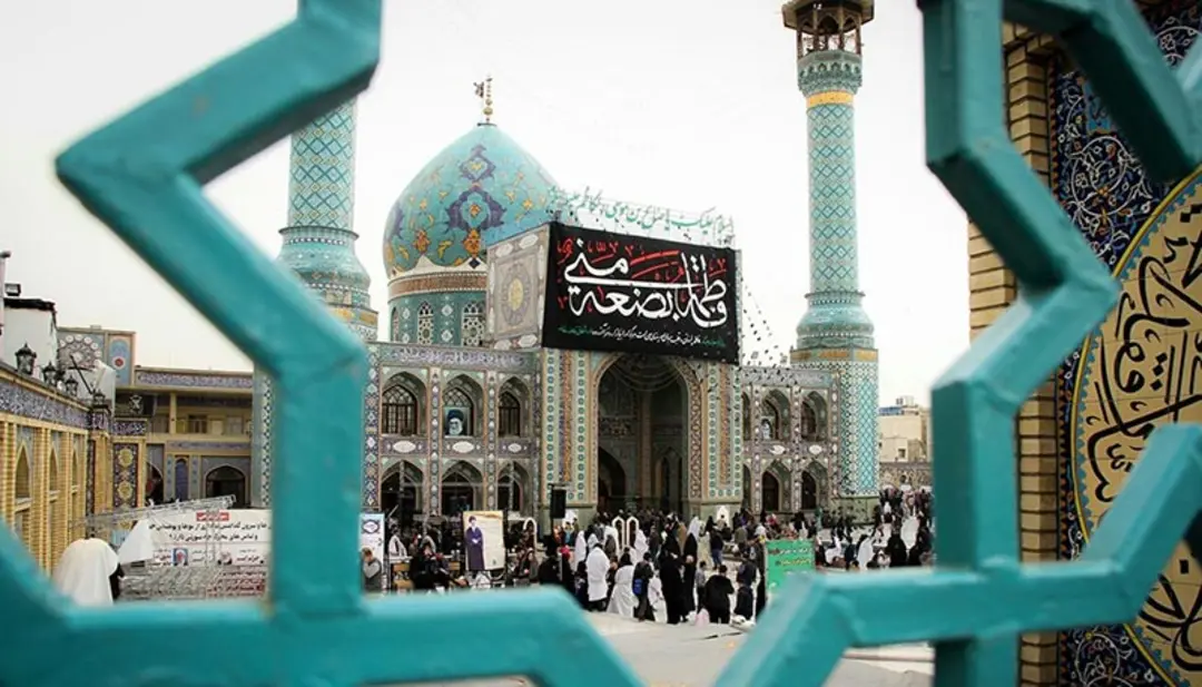 نمایی از صحن امامزاده صالح